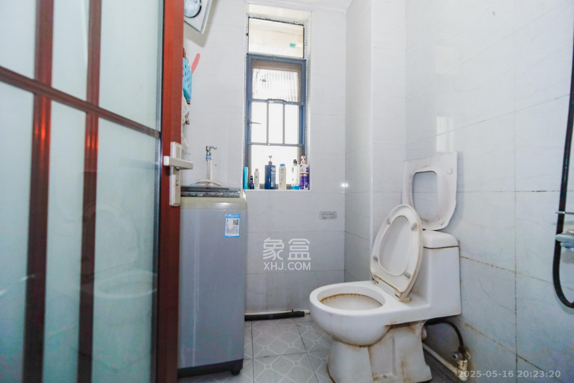 红星国际公馆 3室2厅1卫 99.8万 红星国际公馆 3室2厅1卫 99.8万卫生间