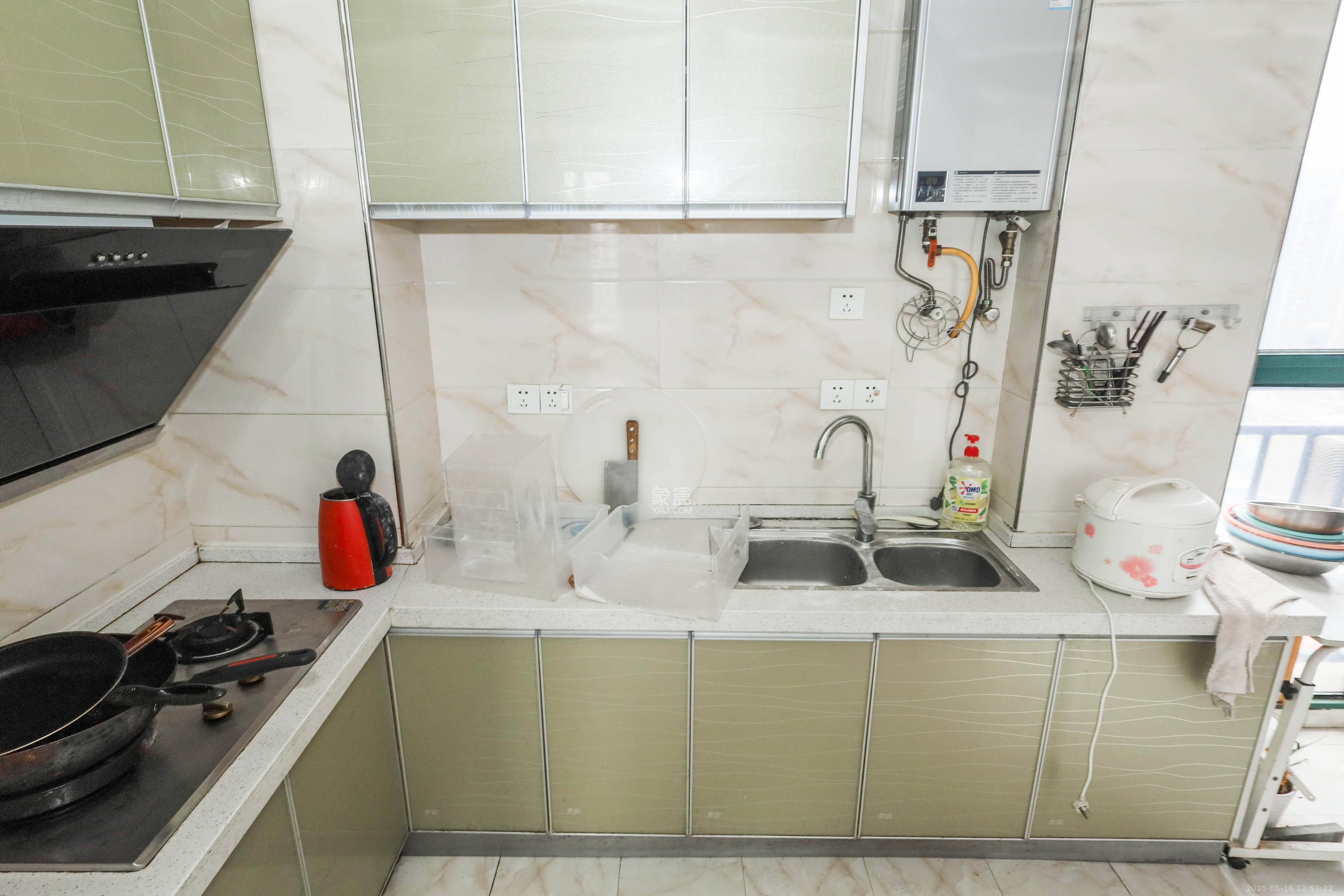 华美公寓(新猎鹰公寓) 3室2厅1卫 55.0万 华美公寓(新猎鹰公寓) 3室2厅1卫 55.0万厨房