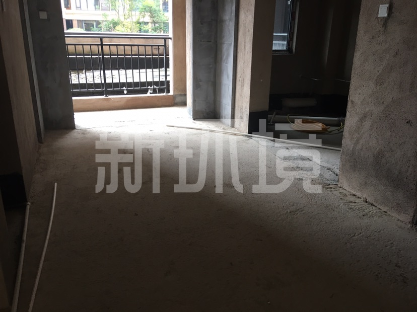 天门壹号  4室2厅2卫   75.00万客厅