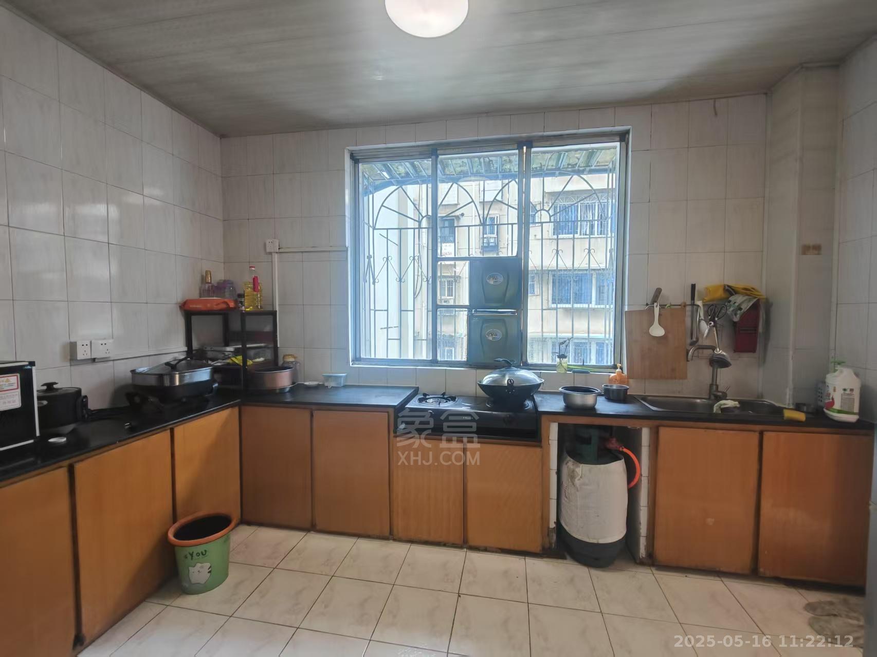 金泉综合楼 3室2厅2卫 1300.0元/月 金泉综合楼 3室2厅2卫 1300.0元/月室内图