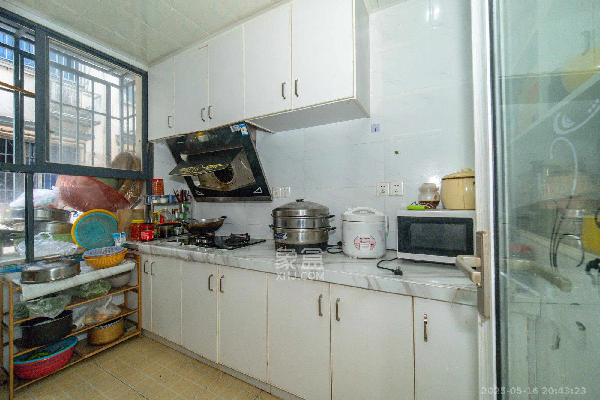 星沙二区 1室4厅12卫 338.0万 星沙二区 1室4厅12卫 338.0万厨房