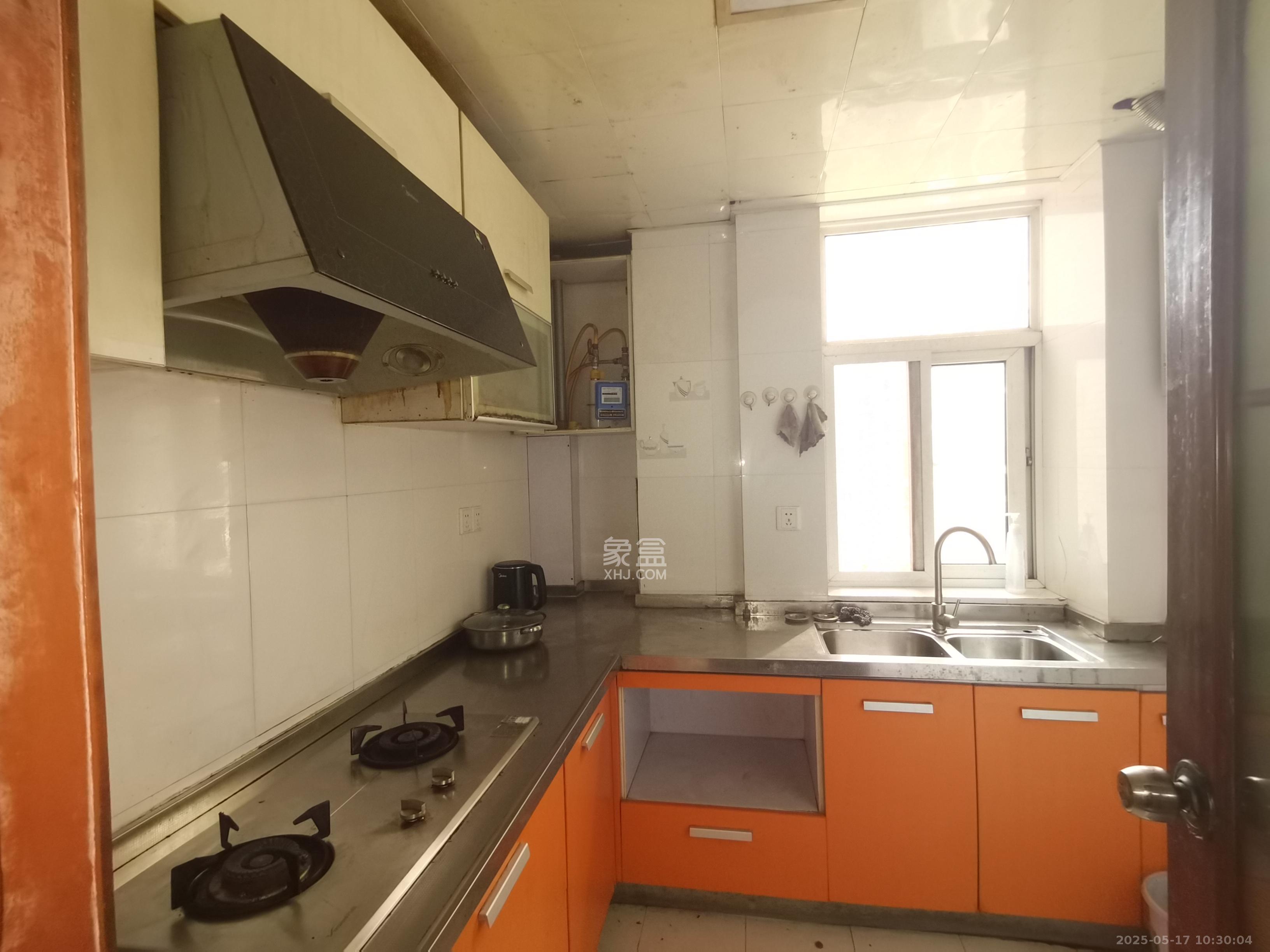 嘉盛华庭(一期、二期、三期) 3室1厅1卫 2380.0元/月 嘉盛华庭(一期、二期、三期) 3室1厅1卫 2380.0元/月室内图