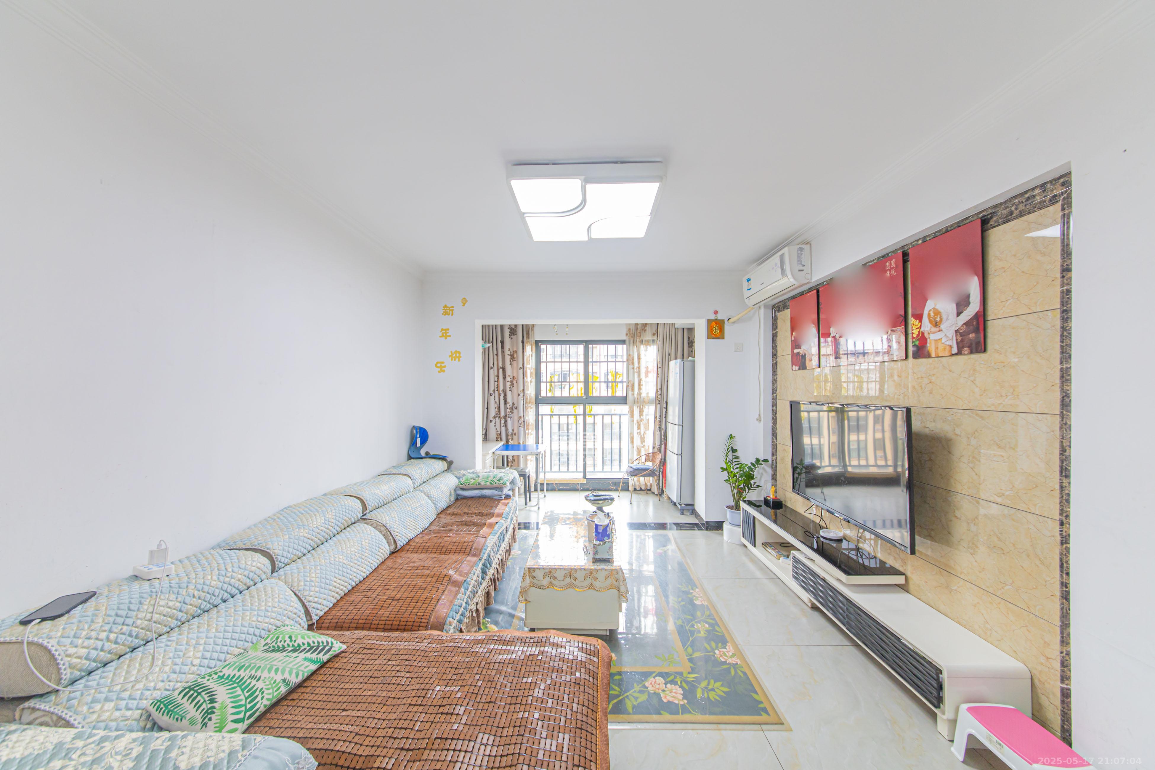 中建芙蓉嘉苑  2室2厅1卫    80.0万 中建芙蓉嘉苑  2室2厅1卫    80.0万客厅