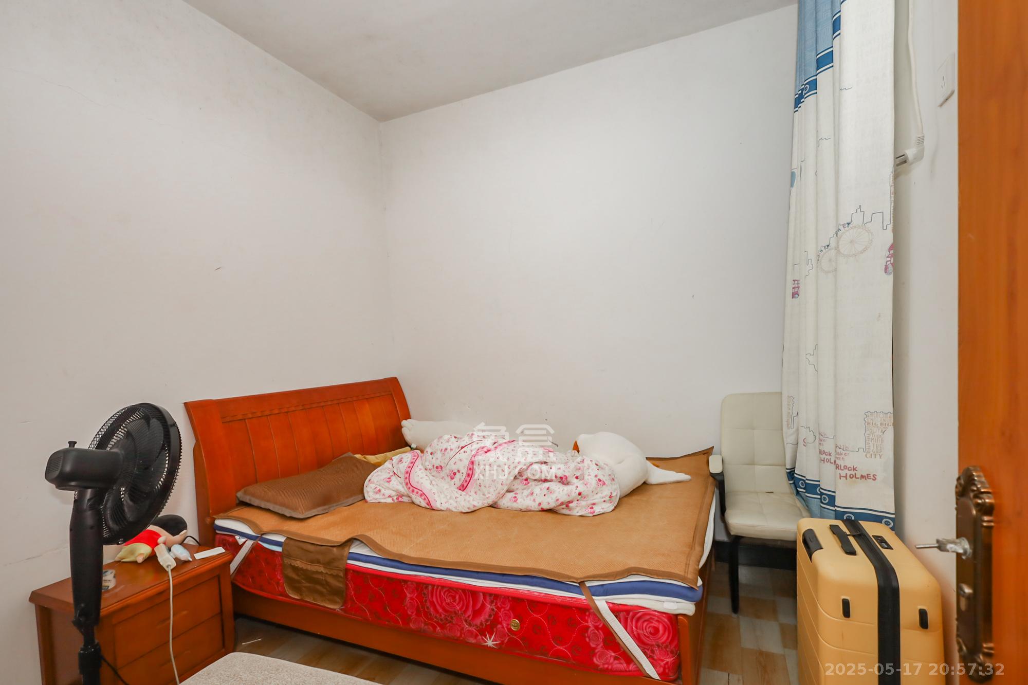 蓝光雍锦阁 3室2厅2卫 105.0万 蓝光雍锦阁 3室2厅2卫 105.0万卧室