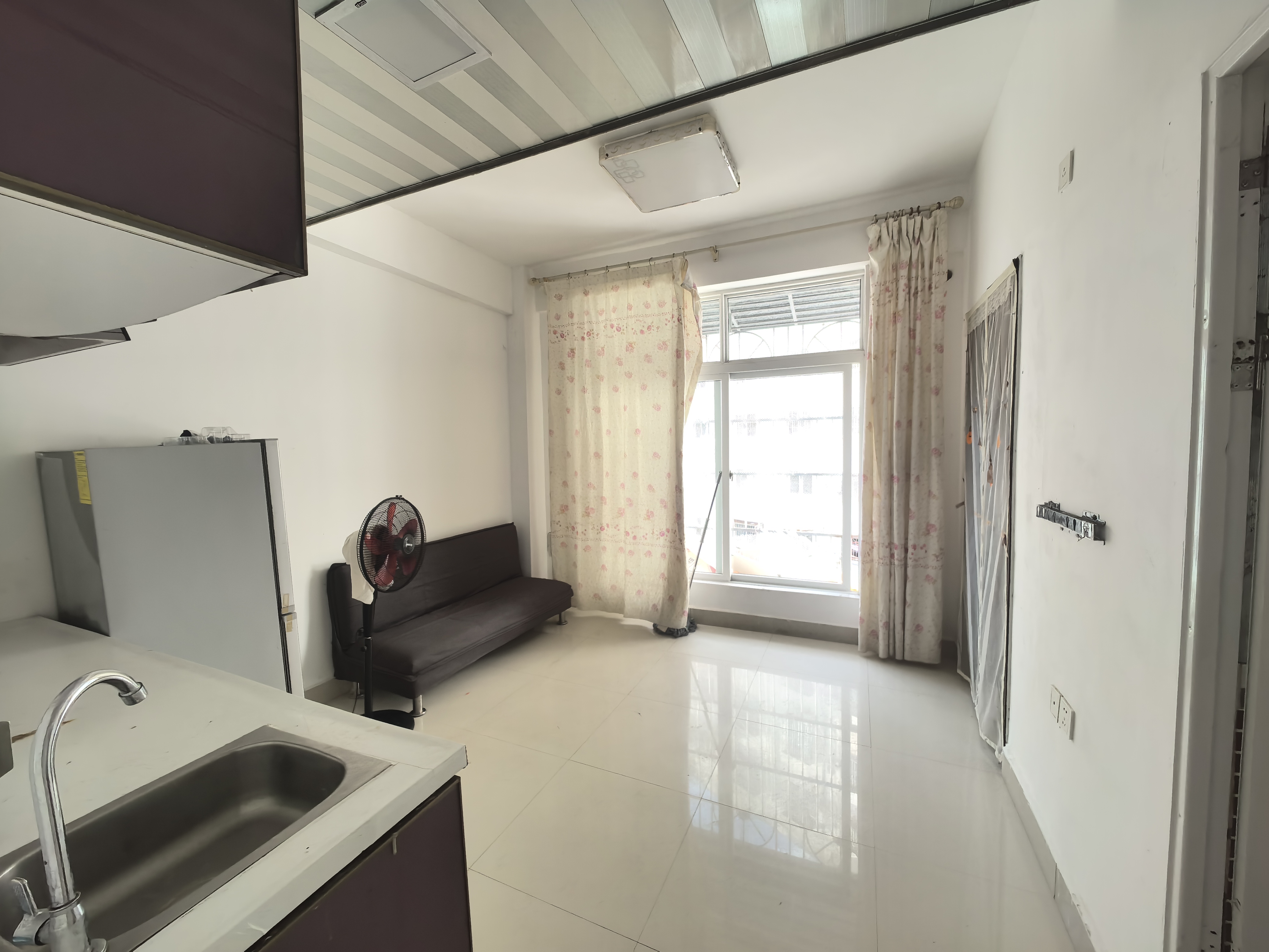 海富大厦  1室1厅1卫    1200.0元/月 海富大厦  1室1厅1卫    1200.0元/月室内图