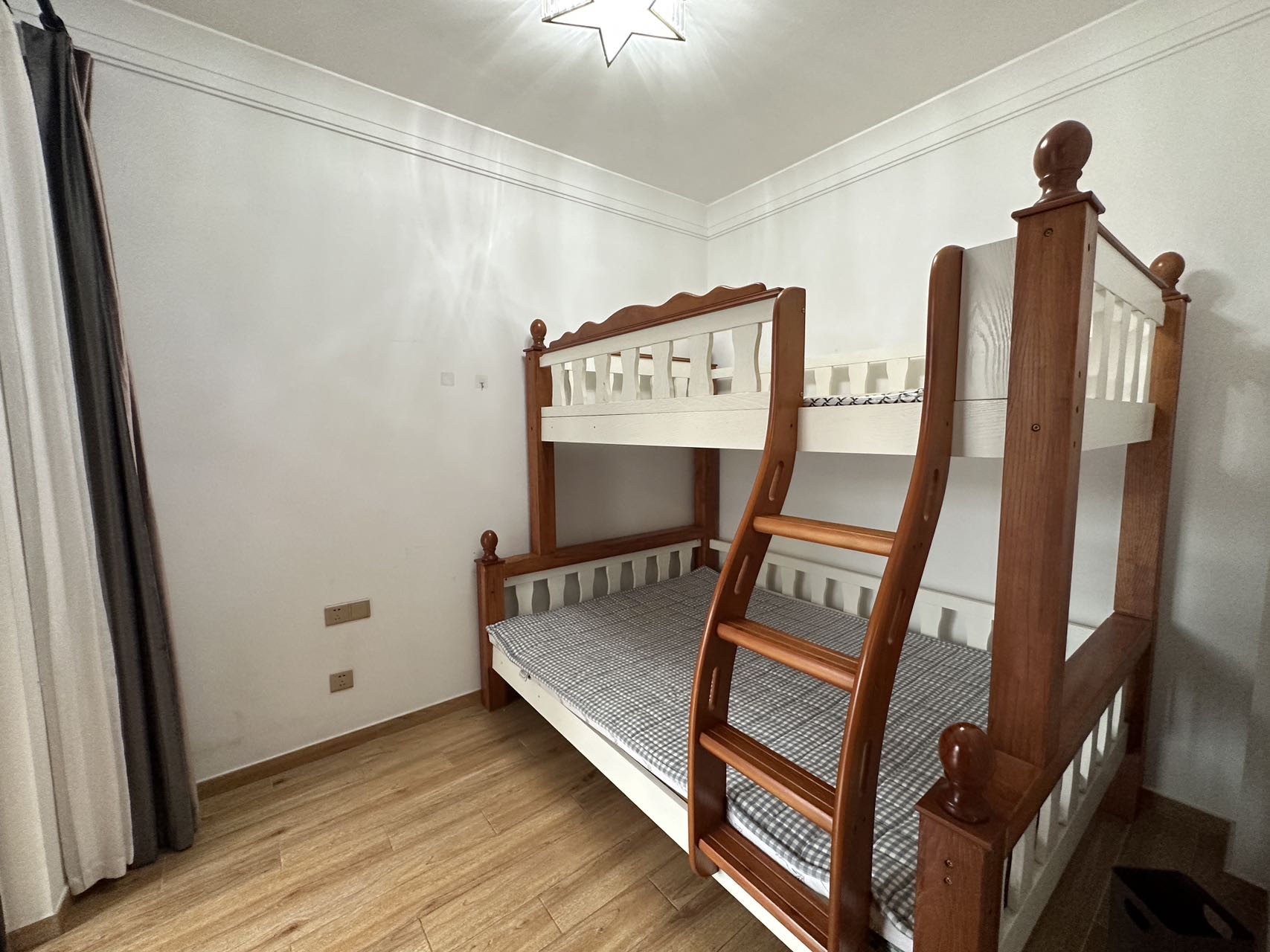 星华海岸城二期  2室2厅1卫    133.0万 星华海岸城二期  2室2厅1卫    133.0万室内图