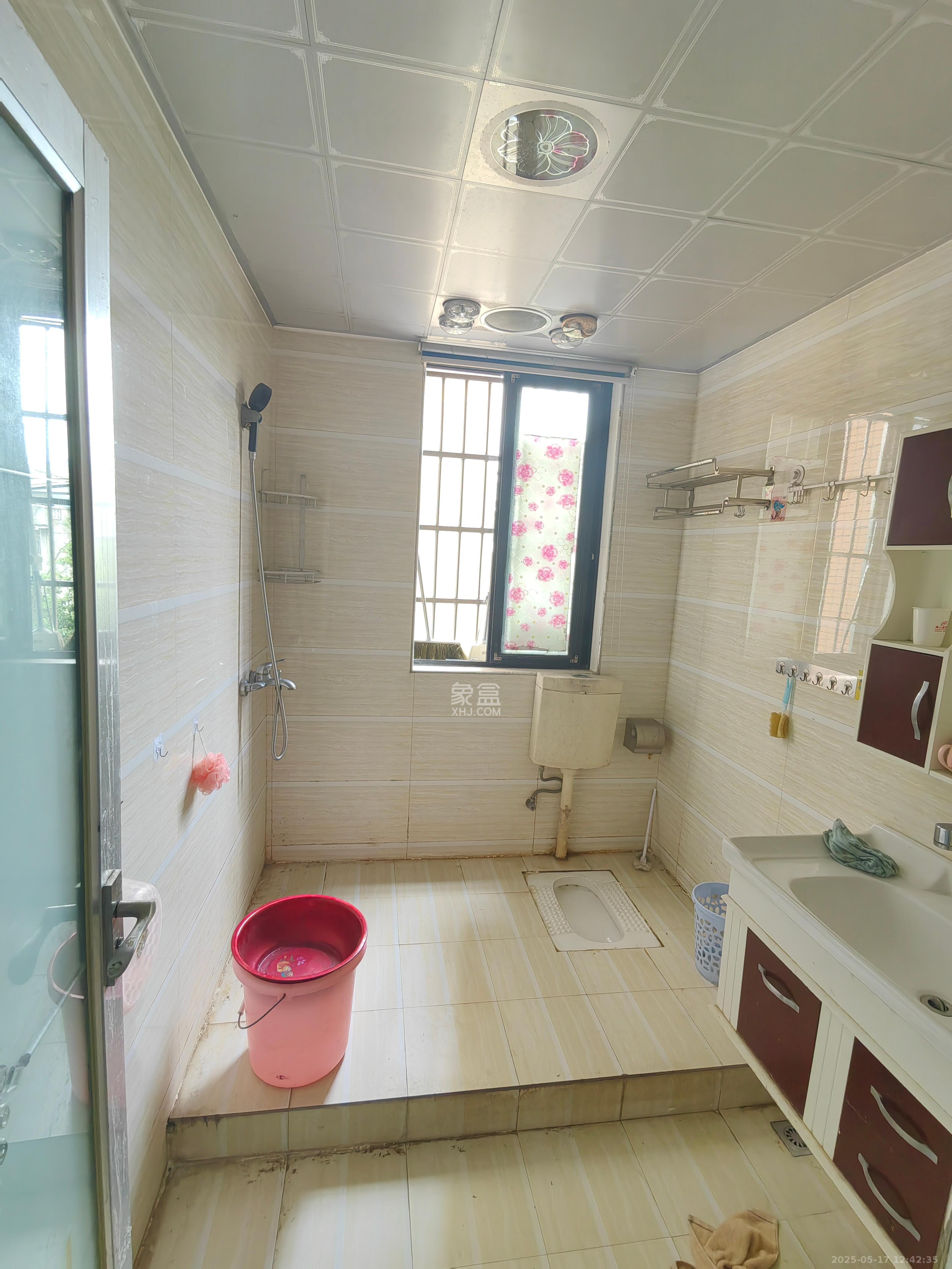 丽景华庭 1室2厅1卫 1300.0元/月 丽景华庭 1室2厅1卫 1300.0元/月室内图