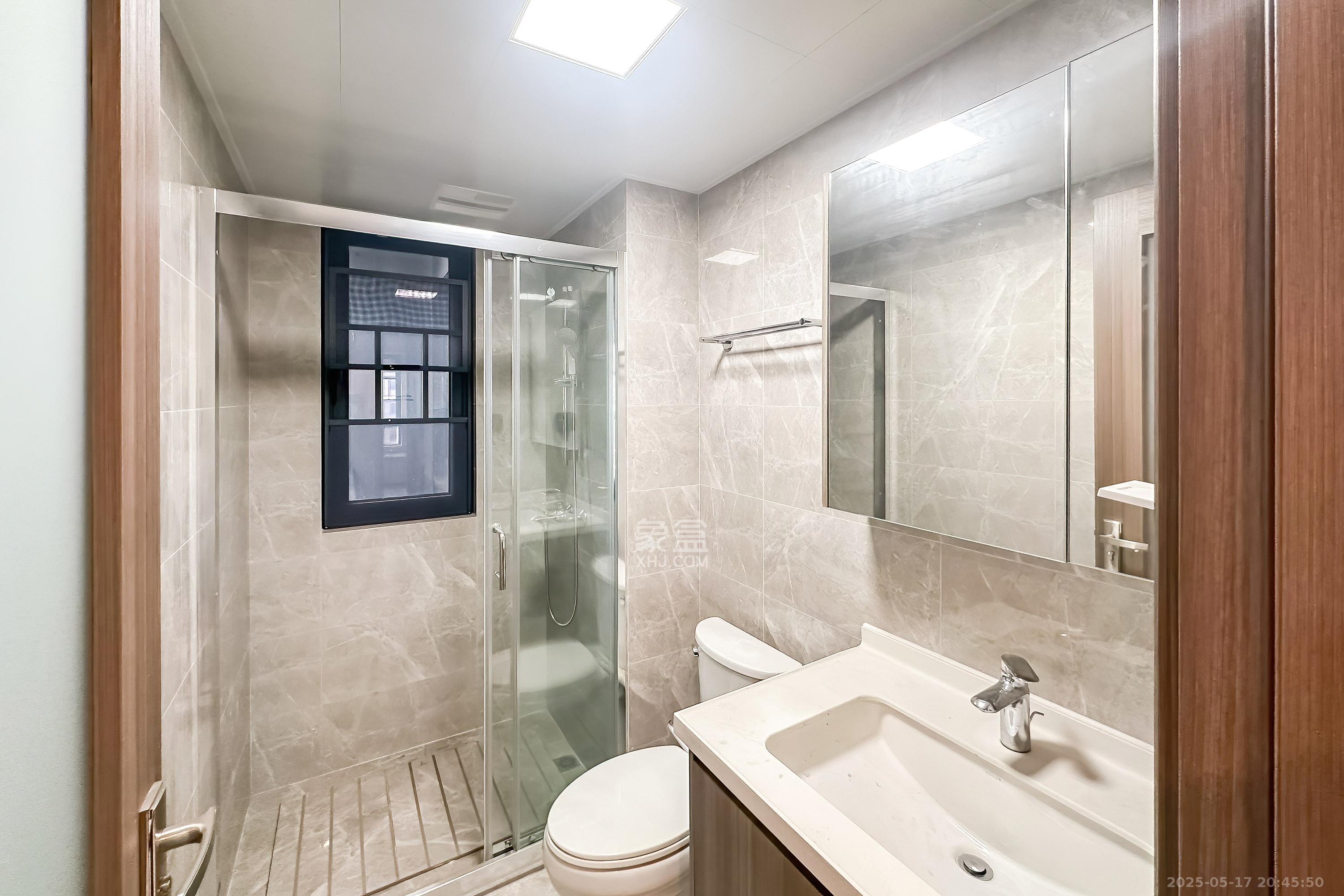 中海阅麓山二期  3室2厅1卫    140.0万 中海阅麓山二期  3室2厅1卫    140.0万卫生间