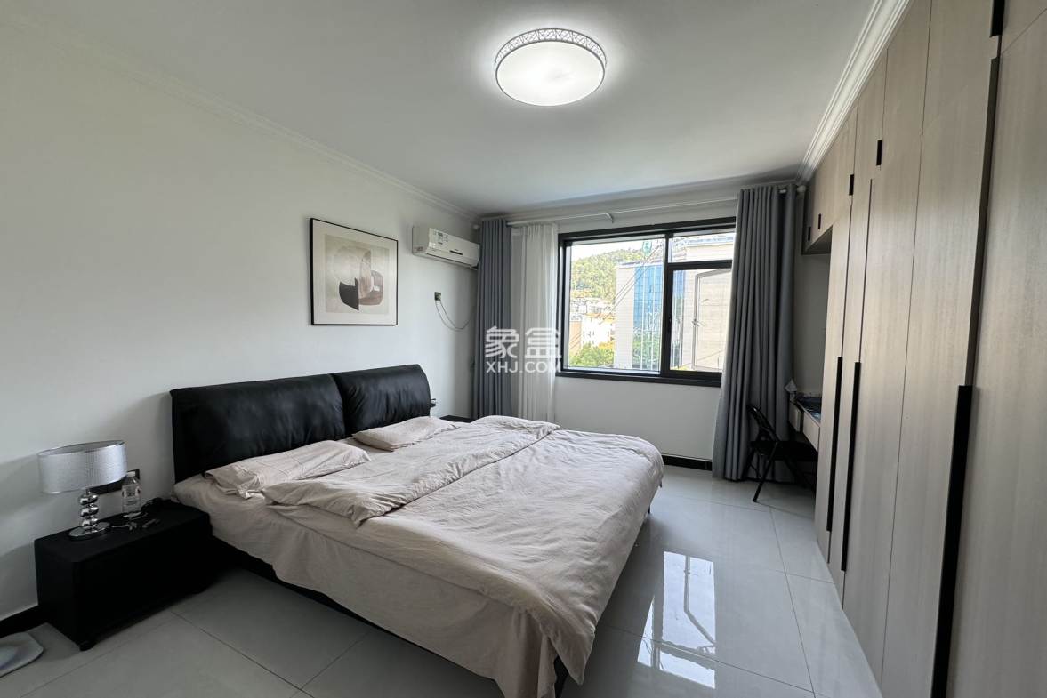 宏力大厦(宏历商业广场) 4室2厅1卫 2700.00元/月 宏力大厦(宏历商业广场) 4室2厅1卫 2700.00元/月室内图