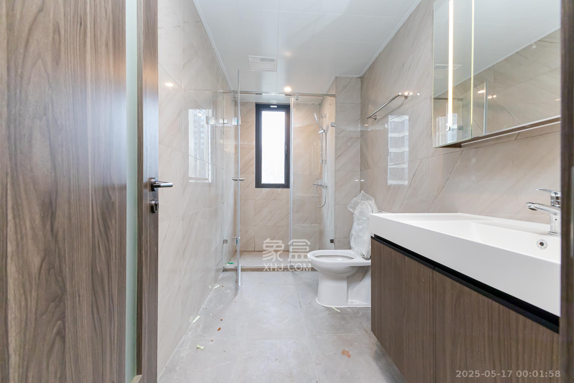 龙湖翠湖壹号 4室2厅2卫 160.0万 龙湖翠湖壹号 4室2厅2卫 160.0万卫生间