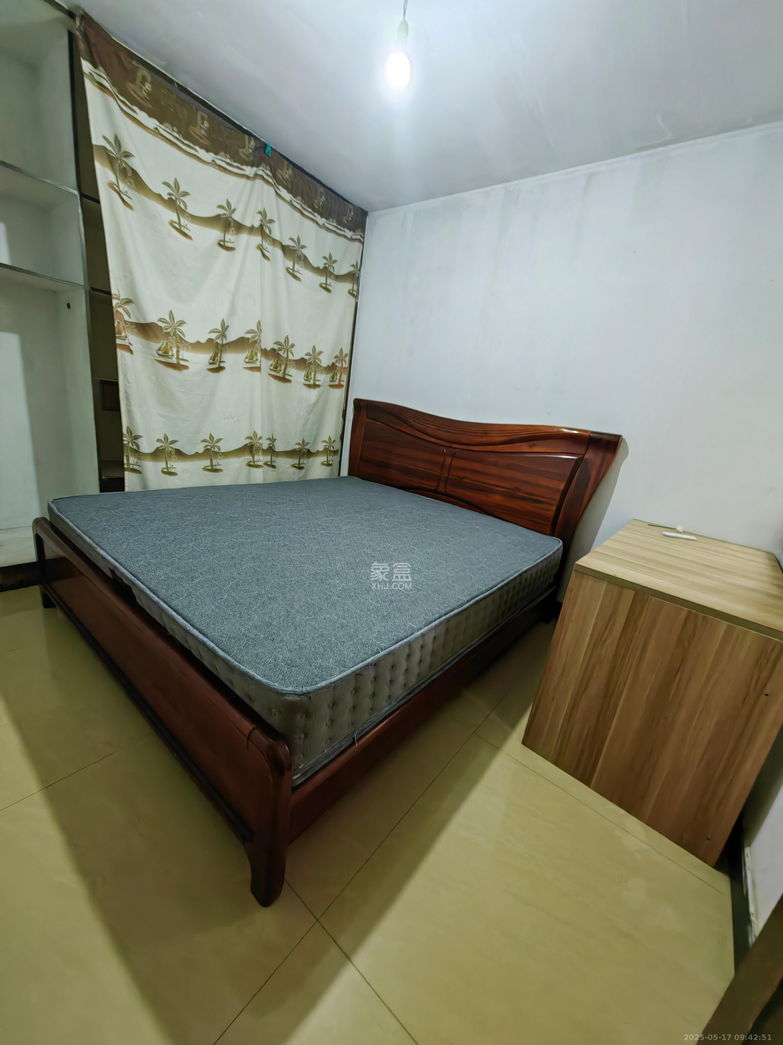 雅泰家园  1室2厅1卫   1600.00元/月室内图