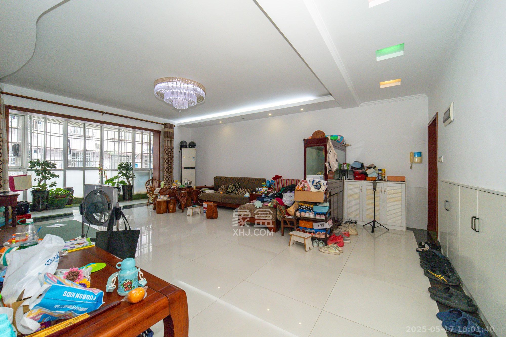 星沙六区  1室0厅0卫    89.8万 星沙六区  1室0厅0卫    89.8万客厅