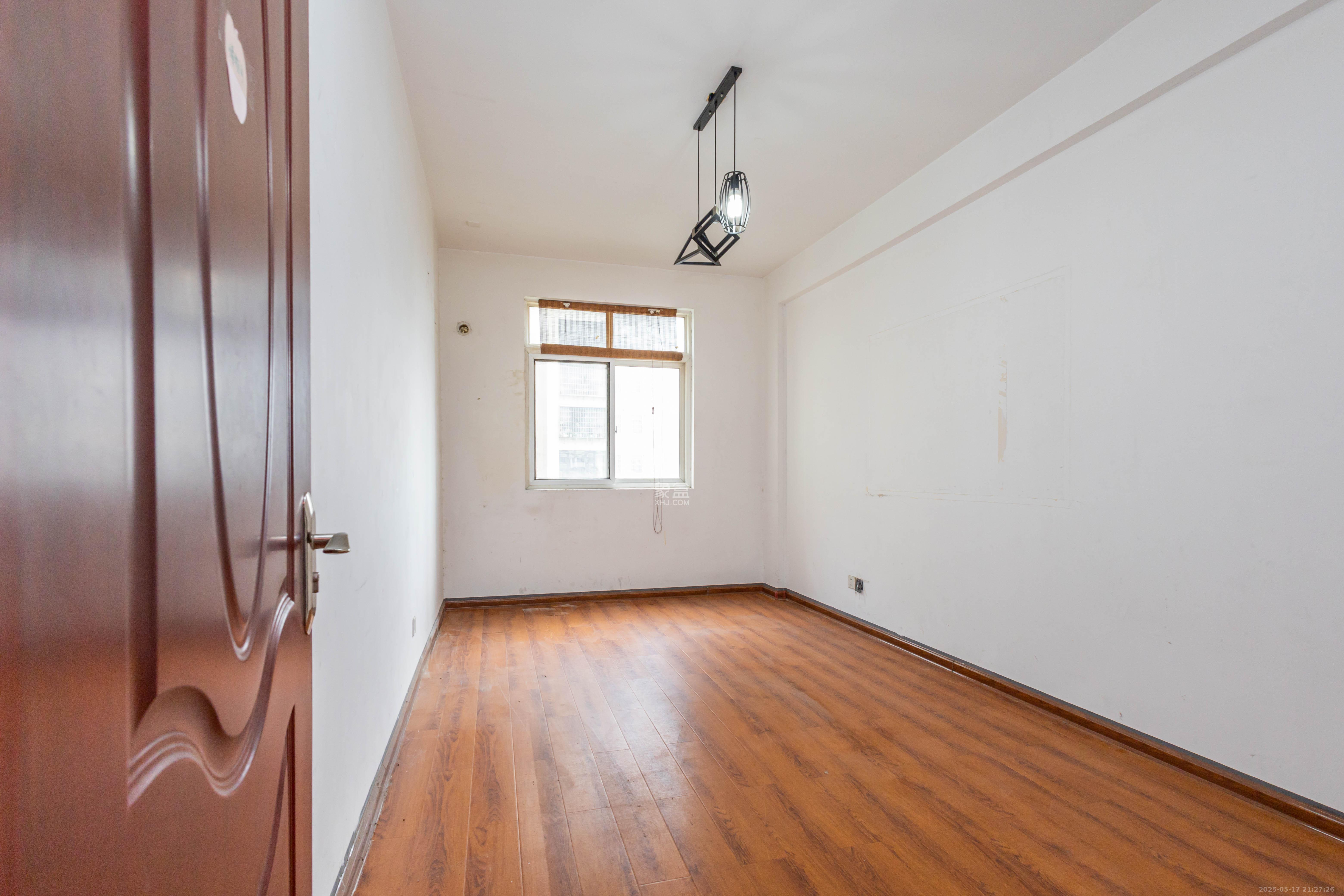 星城福邸(雄天朗郡)  3室2厅2卫    95.0万 星城福邸(雄天朗郡)  3室2厅2卫    95.0万卧室