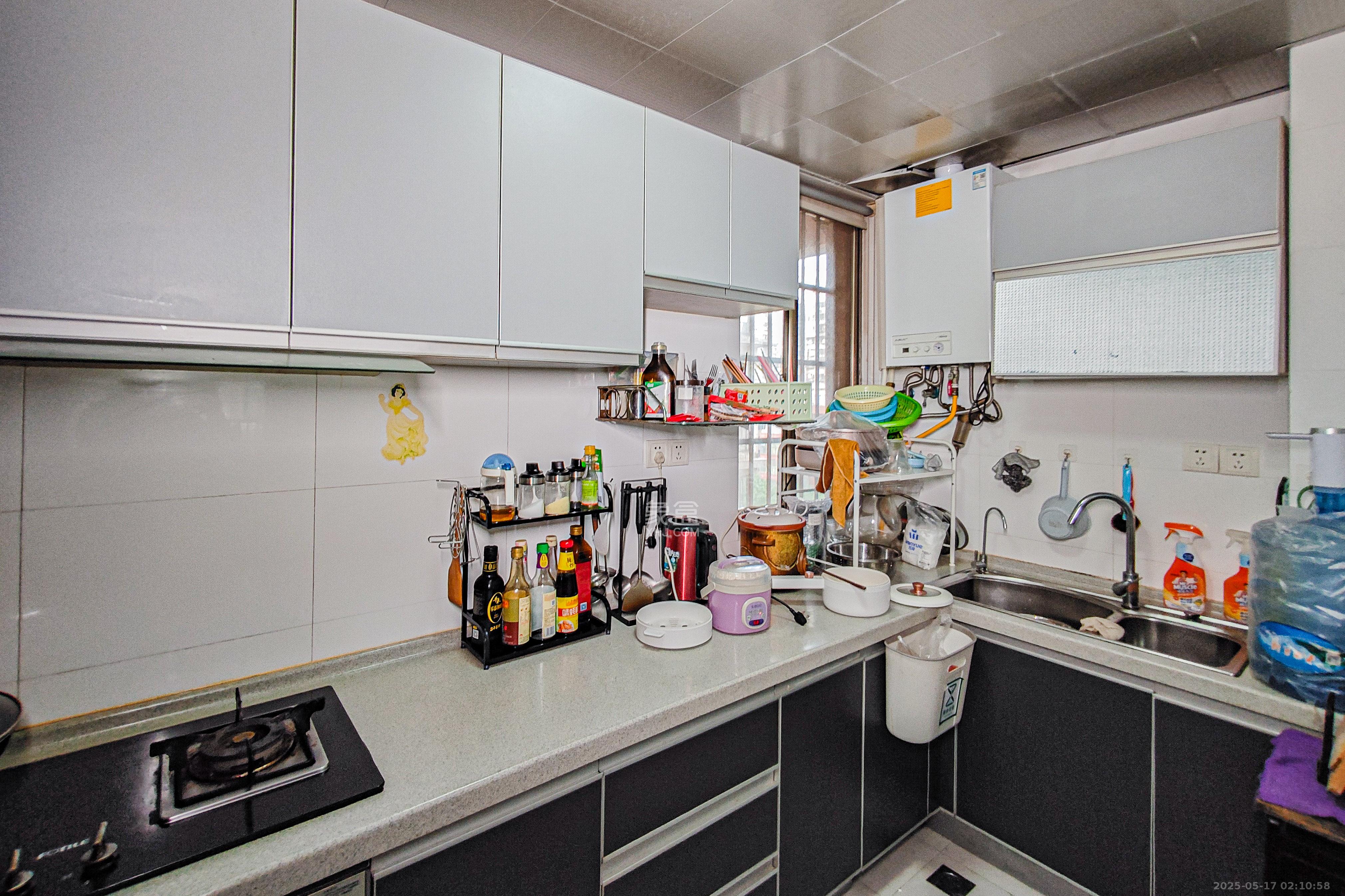 中天枫景园 4室2厅2卫 310.0万 中天枫景园 4室2厅2卫 310.0万厨房