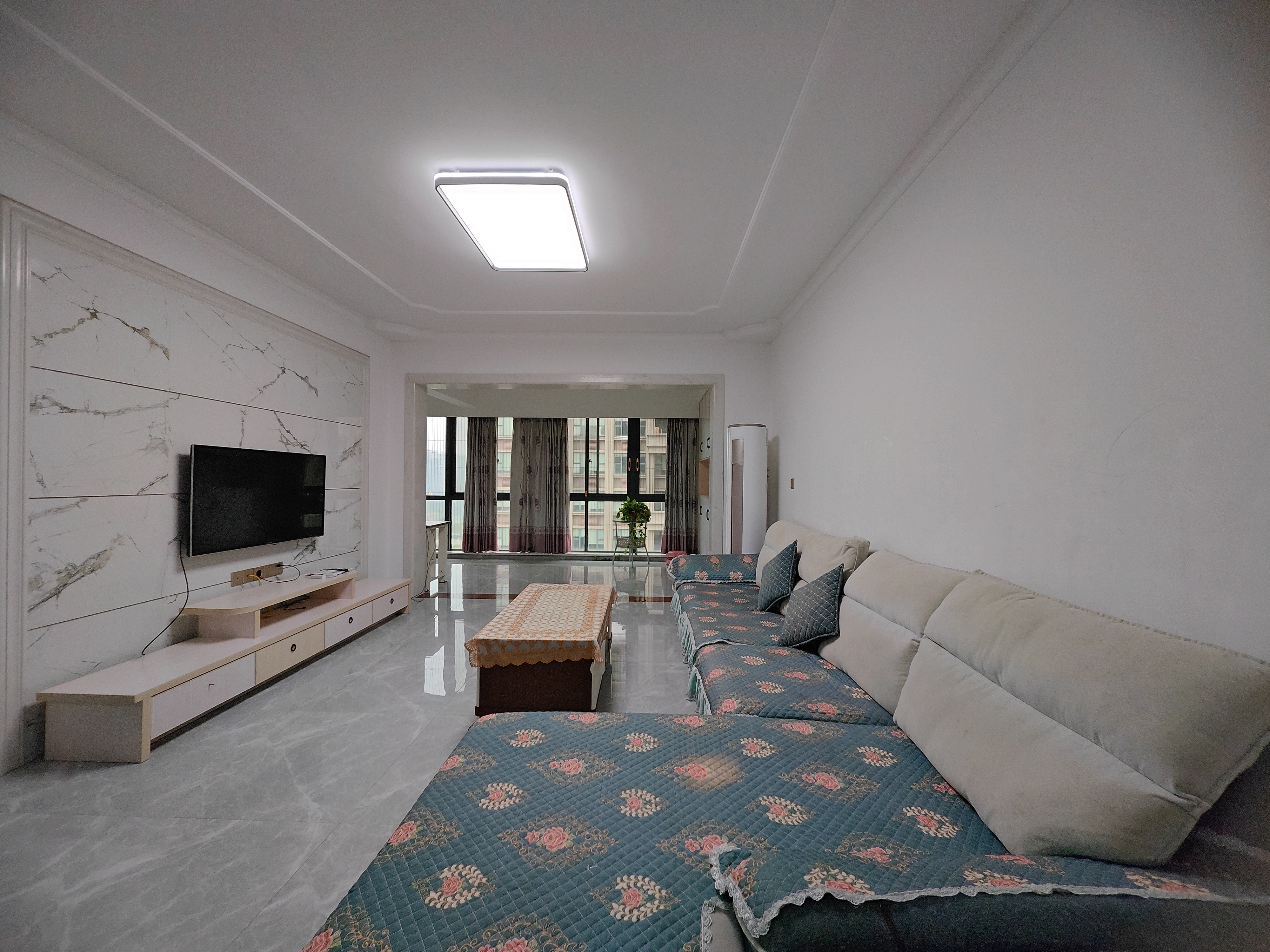 珠江愉景南苑(一、二、三、四期) 3室2厅1卫 2300.0元/月 珠江愉景南苑(一、二、三、四期) 3室2厅1卫 2300.0元/月室内图