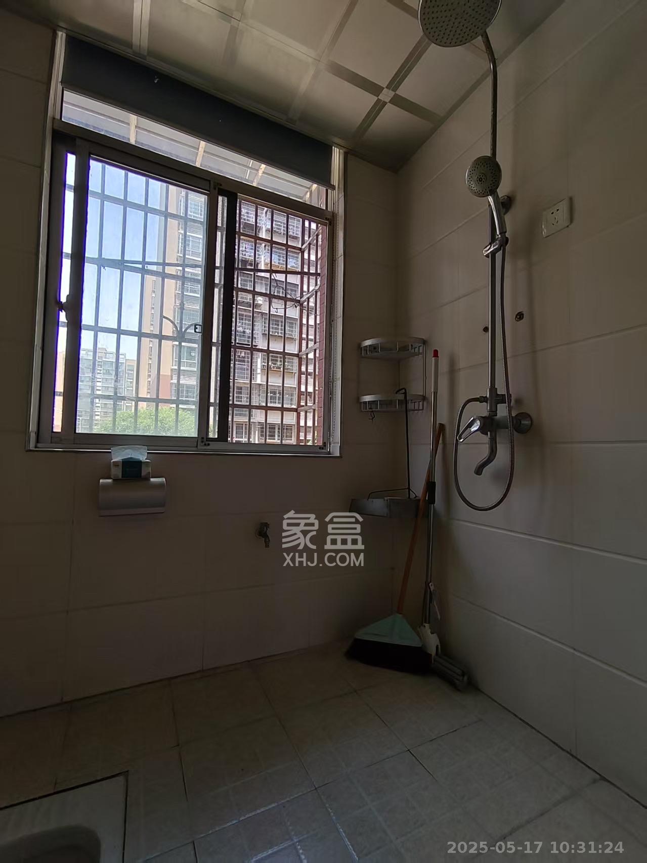 先锋新宇  3室2厅2卫   2300.00元/月室内图