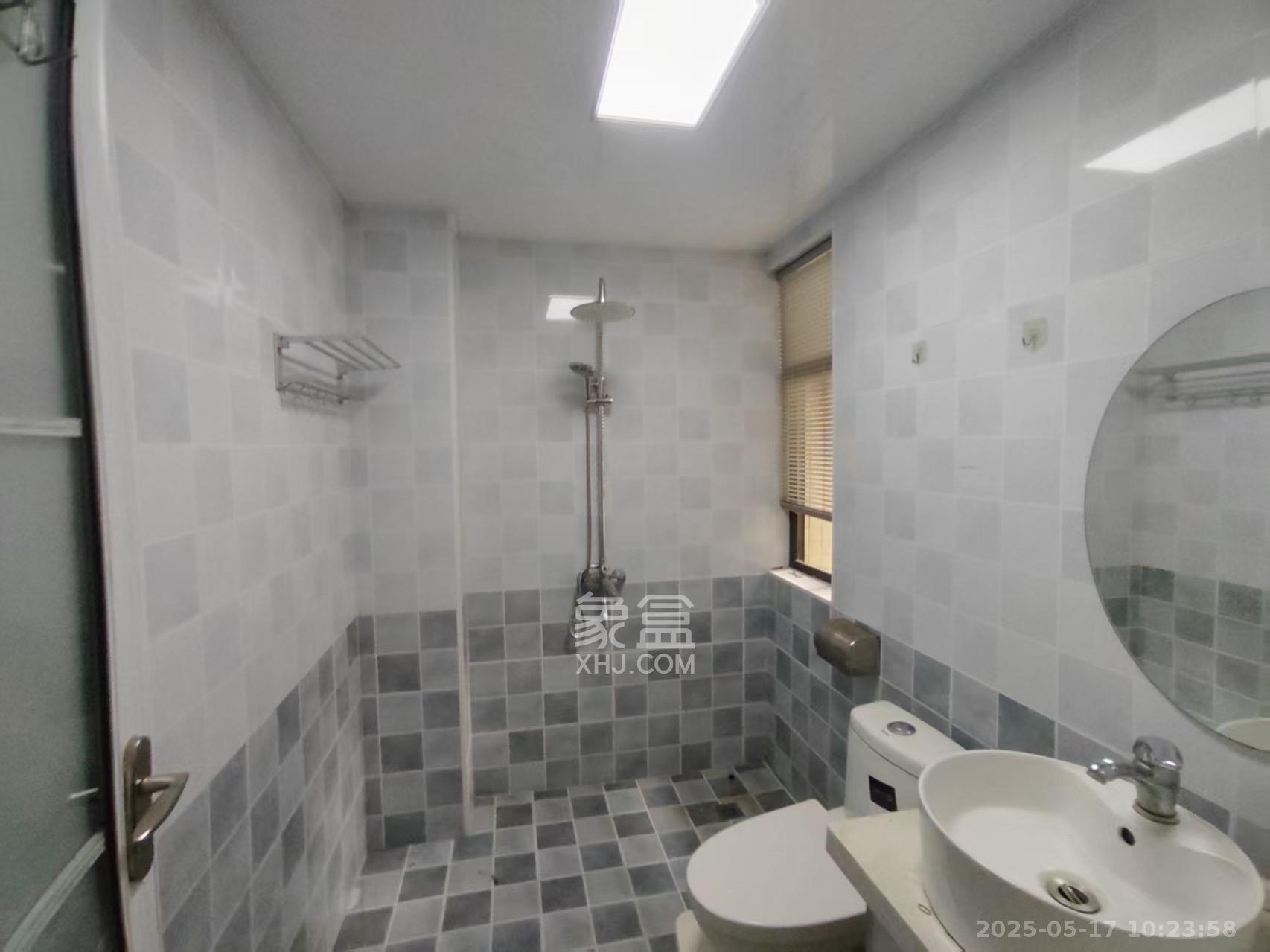 嘉宇盛世华章 3室2厅2卫 2600.0元/月 嘉宇盛世华章 3室2厅2卫 2600.0元/月室内图