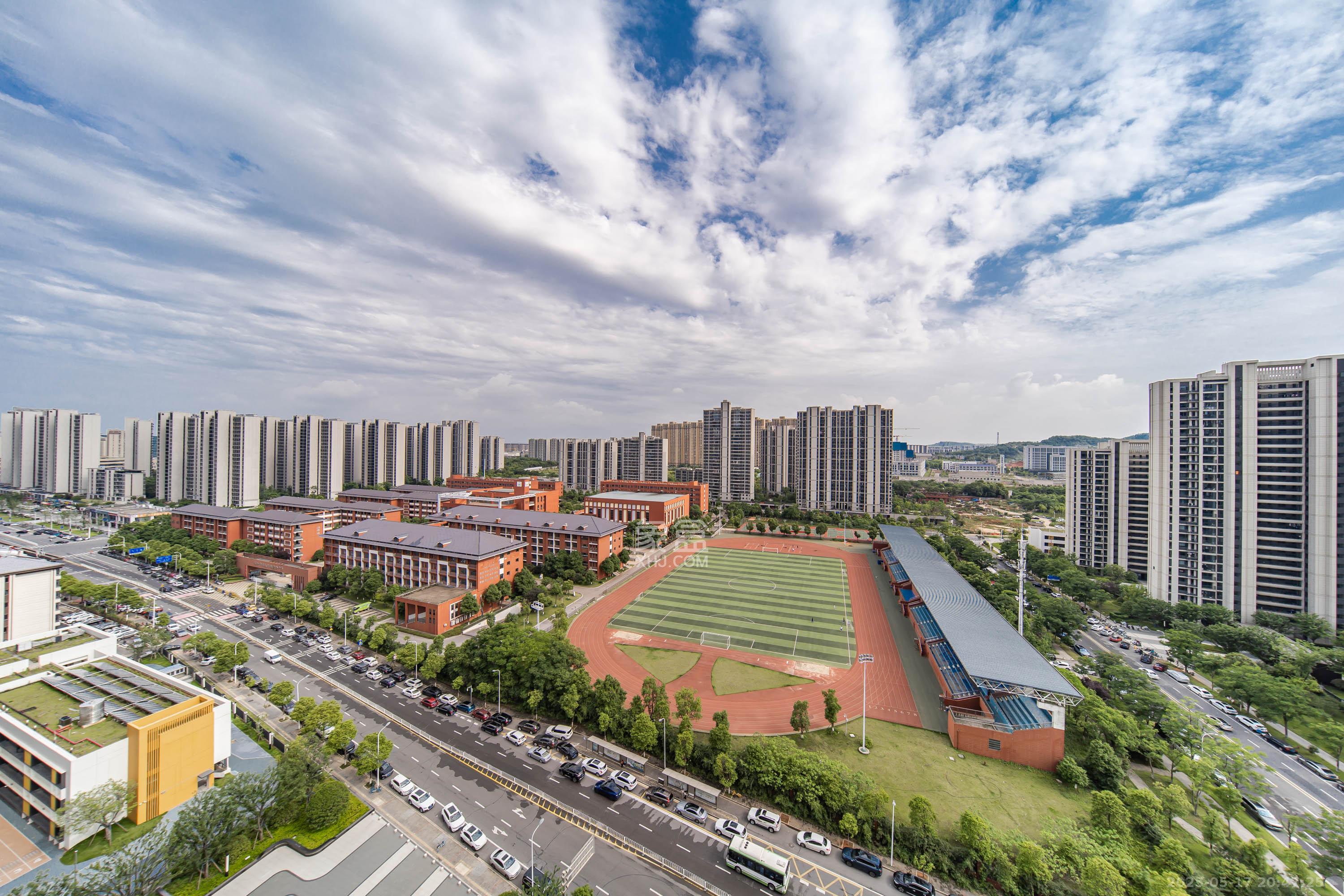 保利天汇  4室2厅2卫    228.0万其他