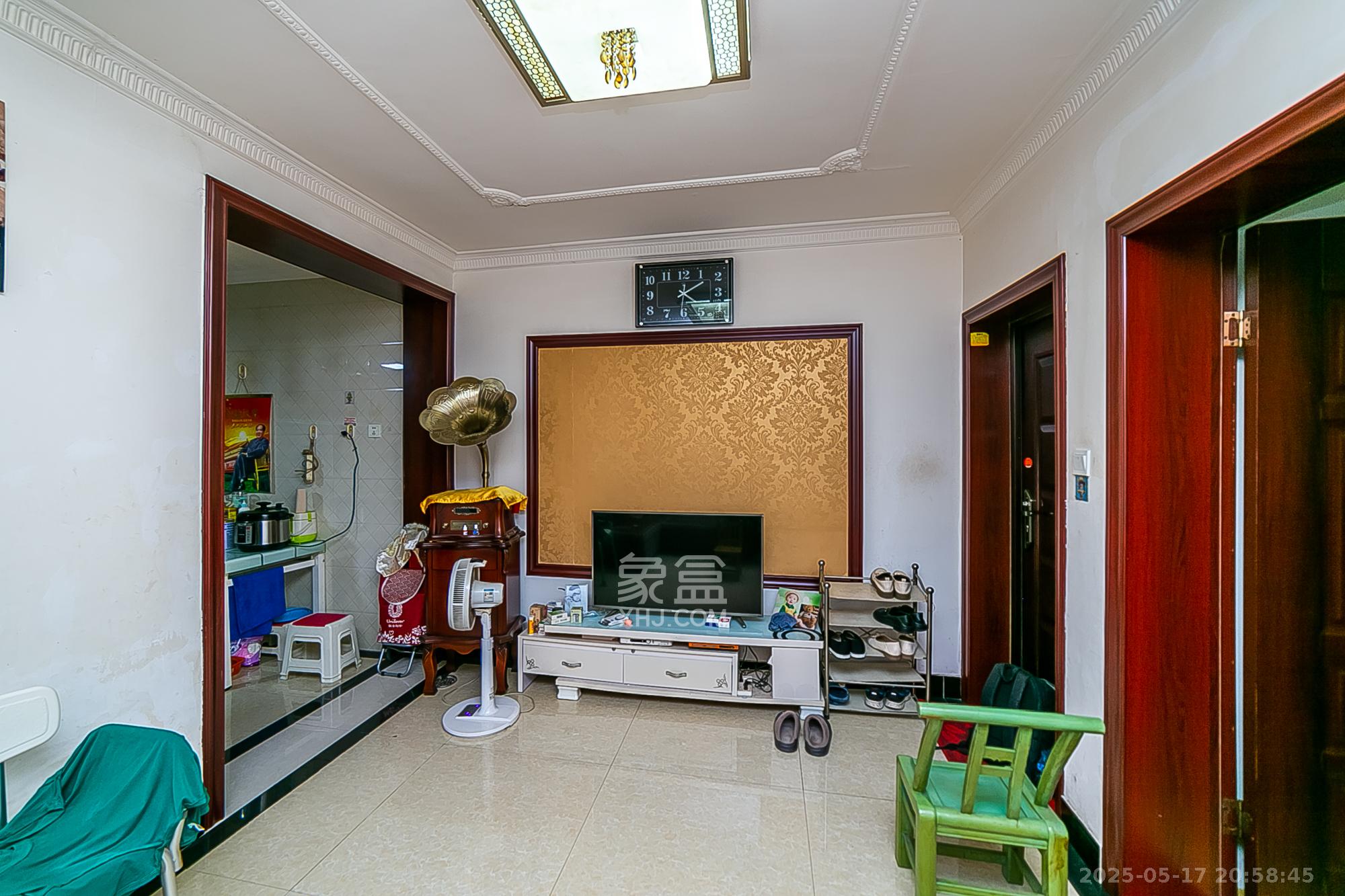 长坡社区  2室2厅1卫    43.0万客厅