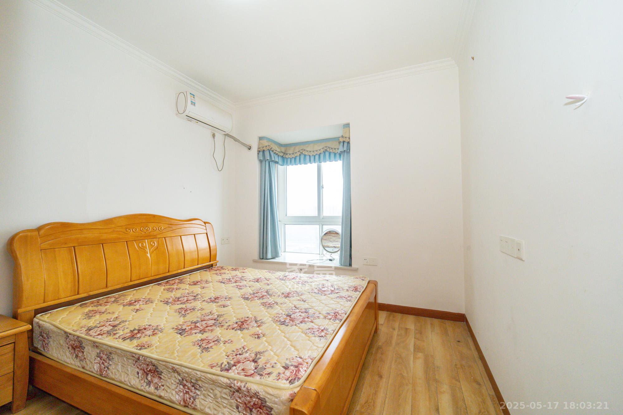 楚天世纪城西苑 3室2厅1卫 80.0万 楚天世纪城西苑 3室2厅1卫 80.0万卧室