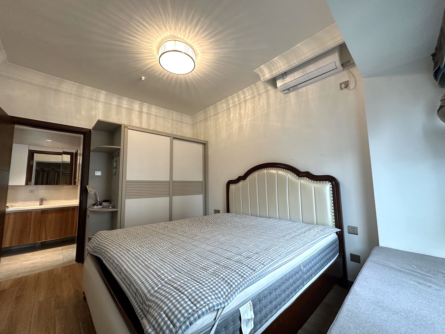 星华海岸城二期  2室2厅1卫    133.0万 星华海岸城二期  2室2厅1卫    133.0万室内图