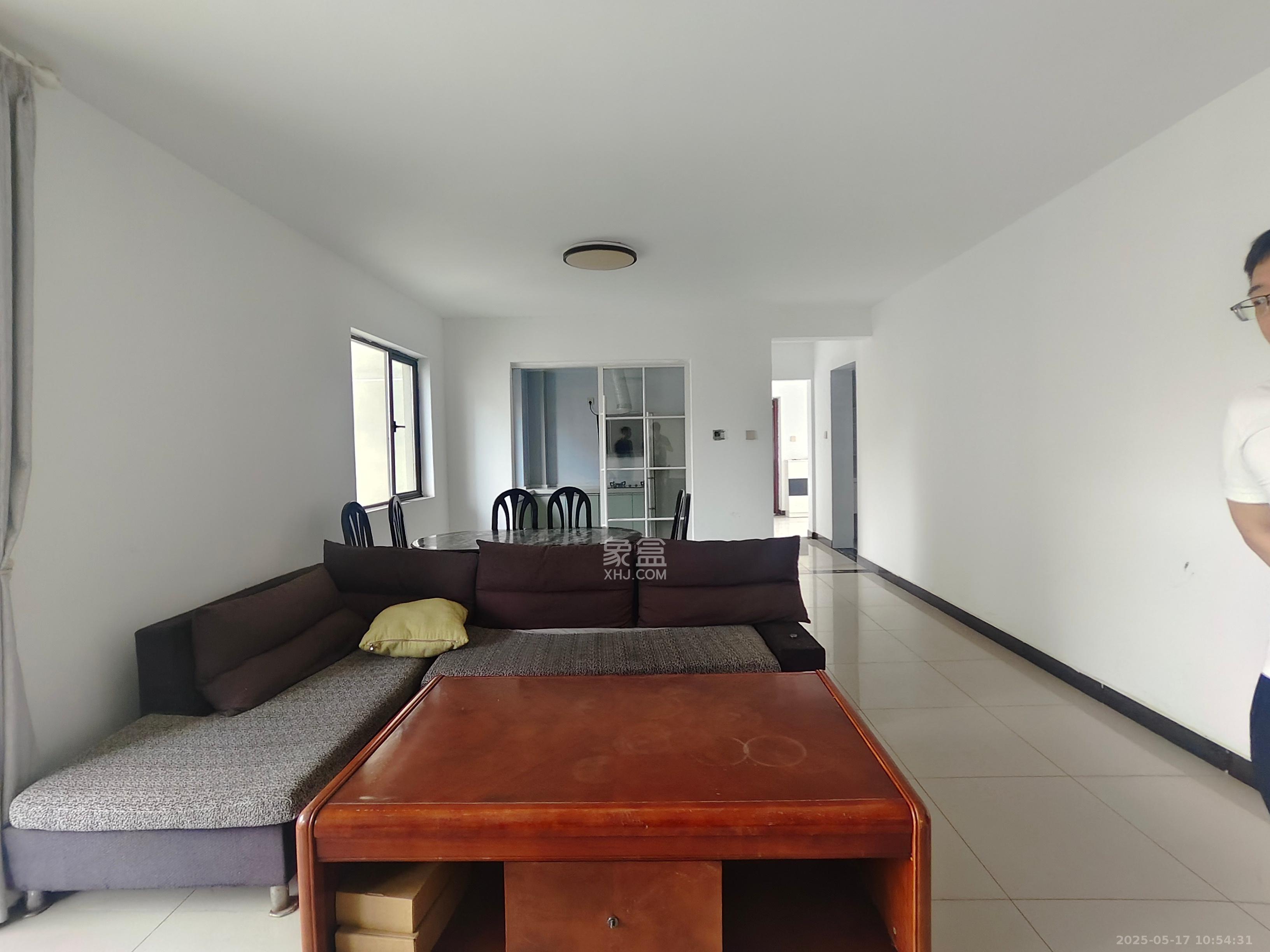 好莱城(弘德西街)  4室2厅2卫    3200.0元/月 好莱城(弘德西街)  4室2厅2卫    3200.0元/月