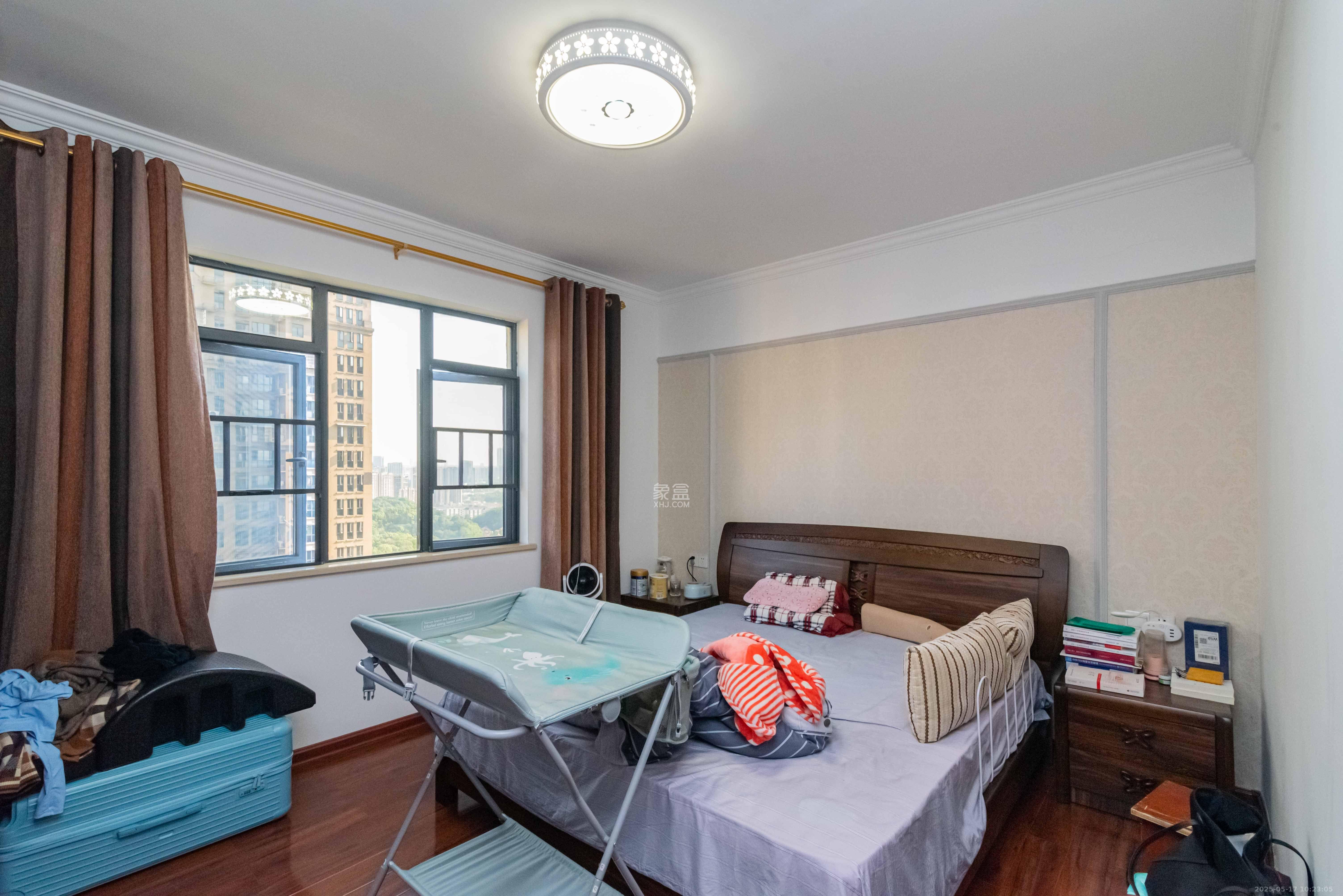 悦湖山 3室2厅2卫 2500.0元/月 悦湖山 3室2厅2卫 2500.0元/月室内图