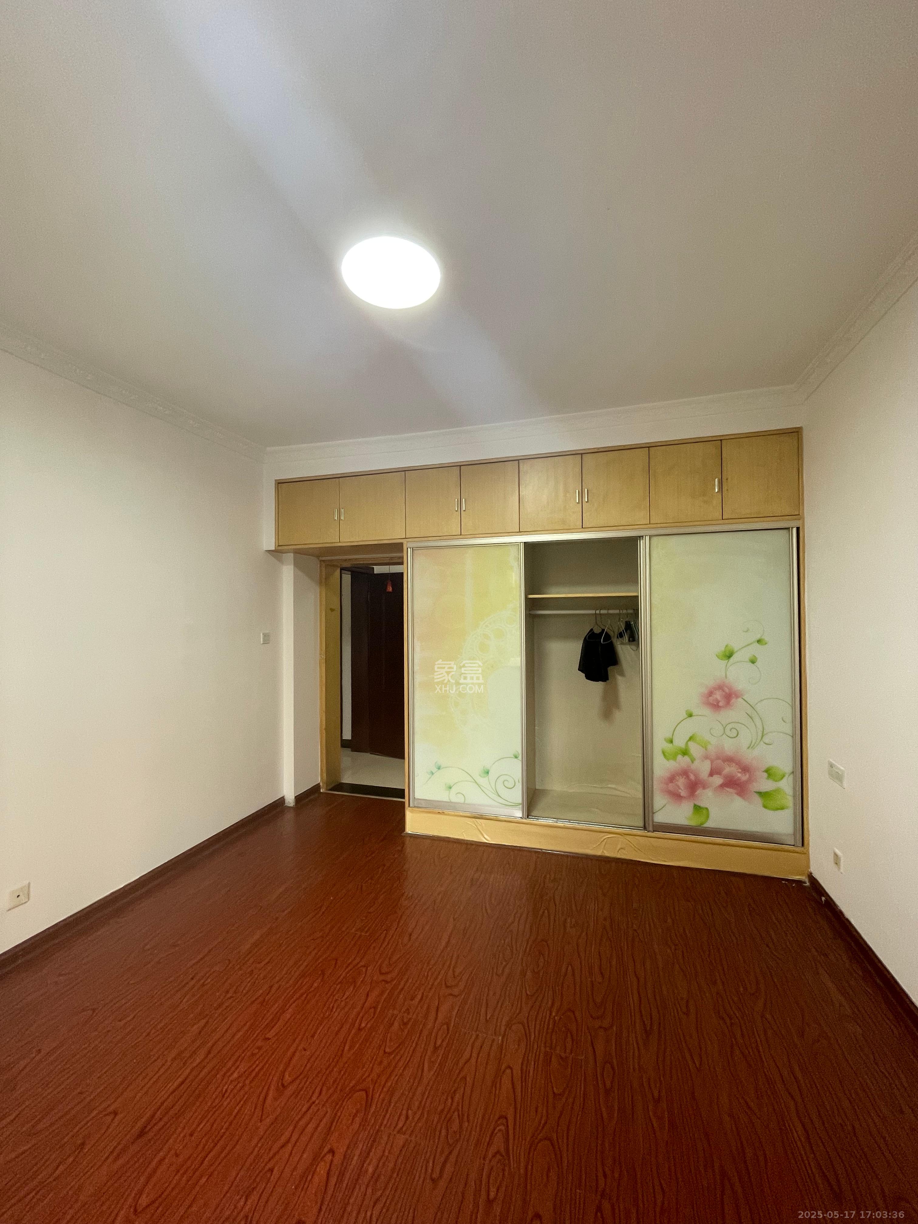 先锋新宇  3室2厅2卫   2400.00元/月室内图