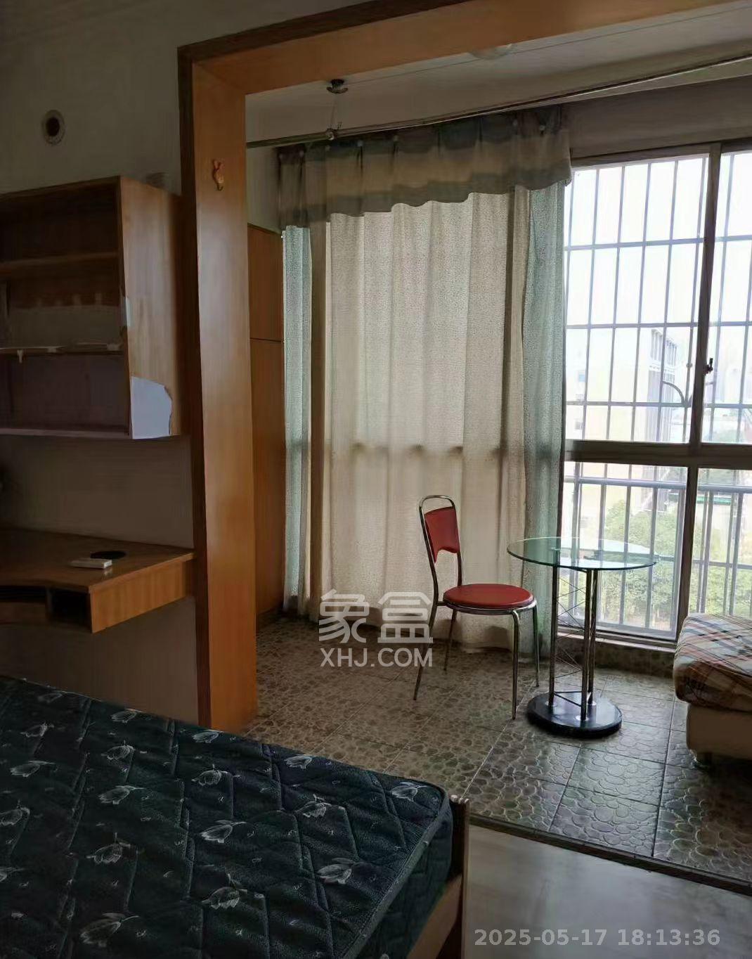 阳光丽景  3室2厅2卫   1800.00元/月室内图