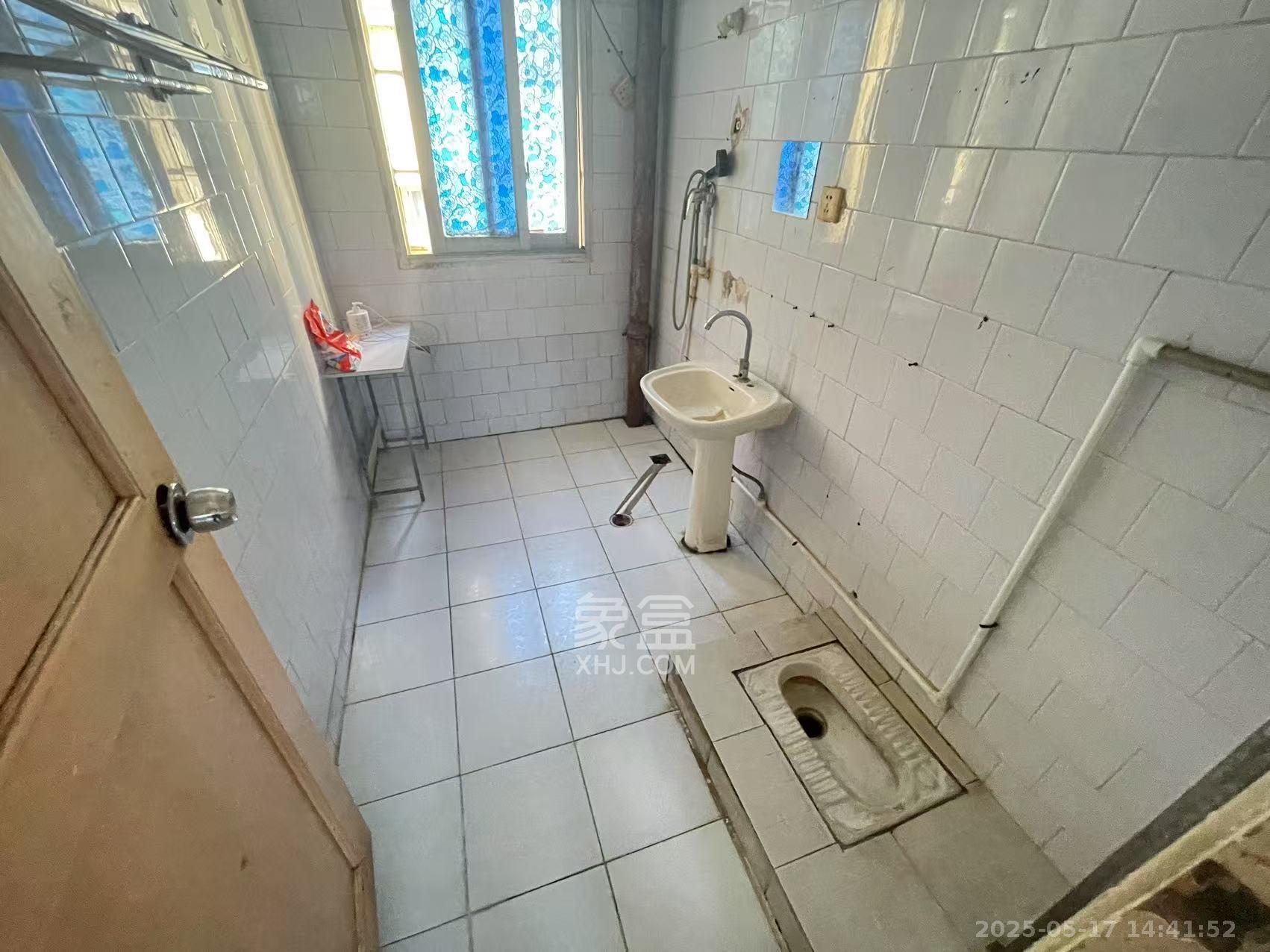 宏金花园 3室2厅2卫 2000.0元/月 宏金花园 3室2厅2卫 2000.0元/月室内图