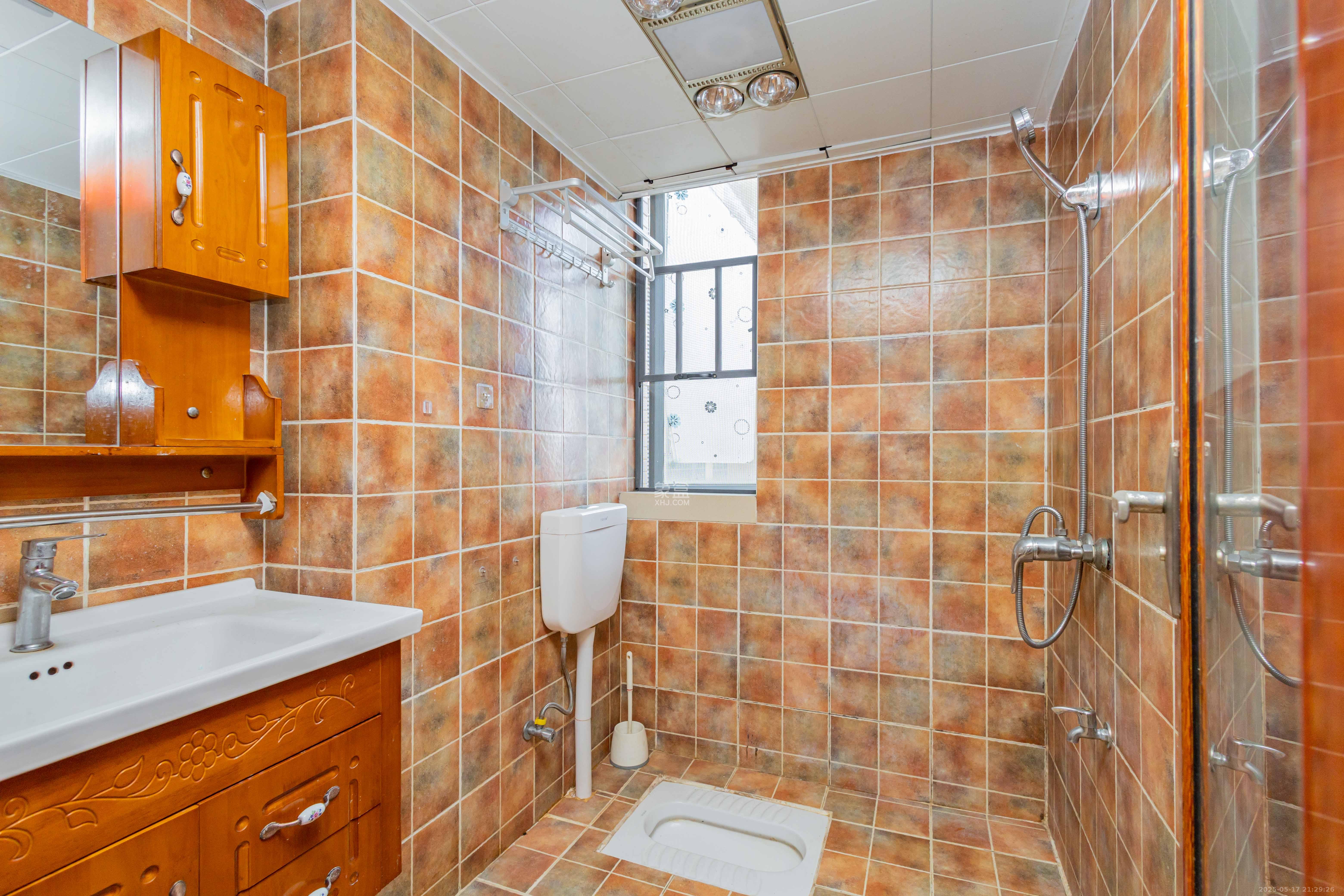 中欣楚天雅郡  2室2厅1卫    39.8万 中欣楚天雅郡  2室2厅1卫    39.8万卫生间