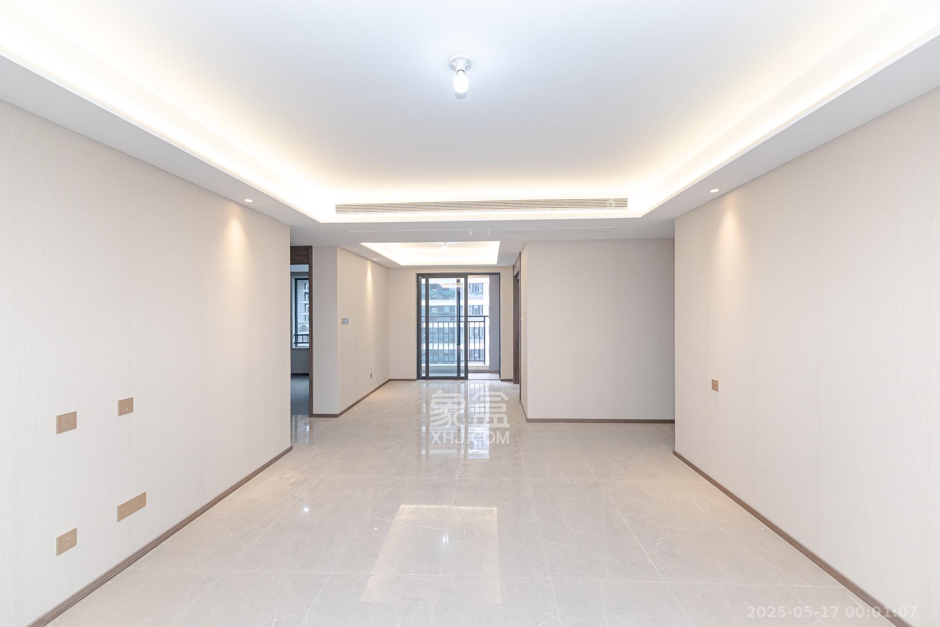 龙湖翠湖壹号 4室2厅2卫 160.0万 龙湖翠湖壹号 4室2厅2卫 160.0万客厅