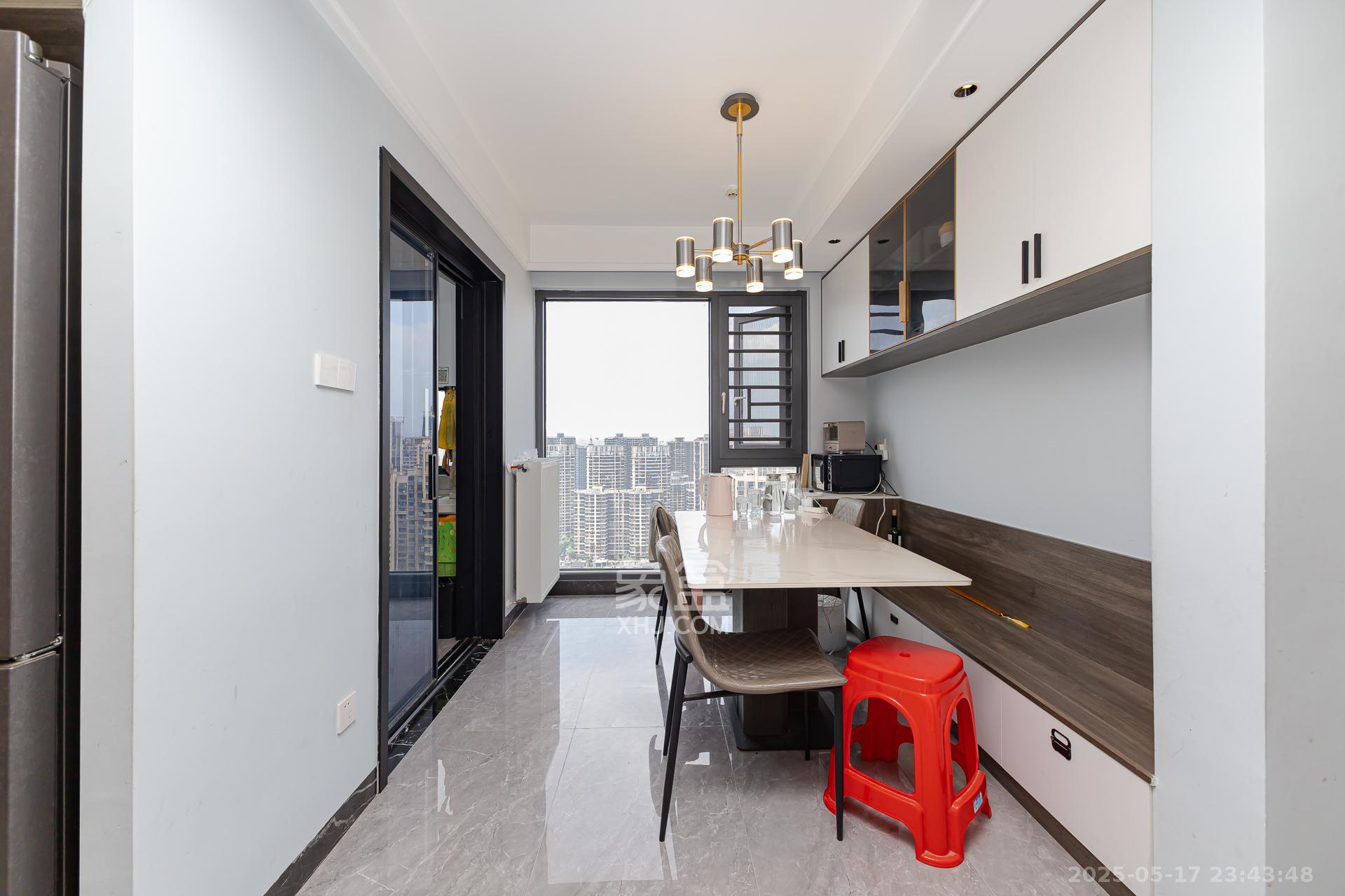 明发阅江悦府 3室2厅2卫 112.0万 明发阅江悦府 3室2厅2卫 112.0万客厅