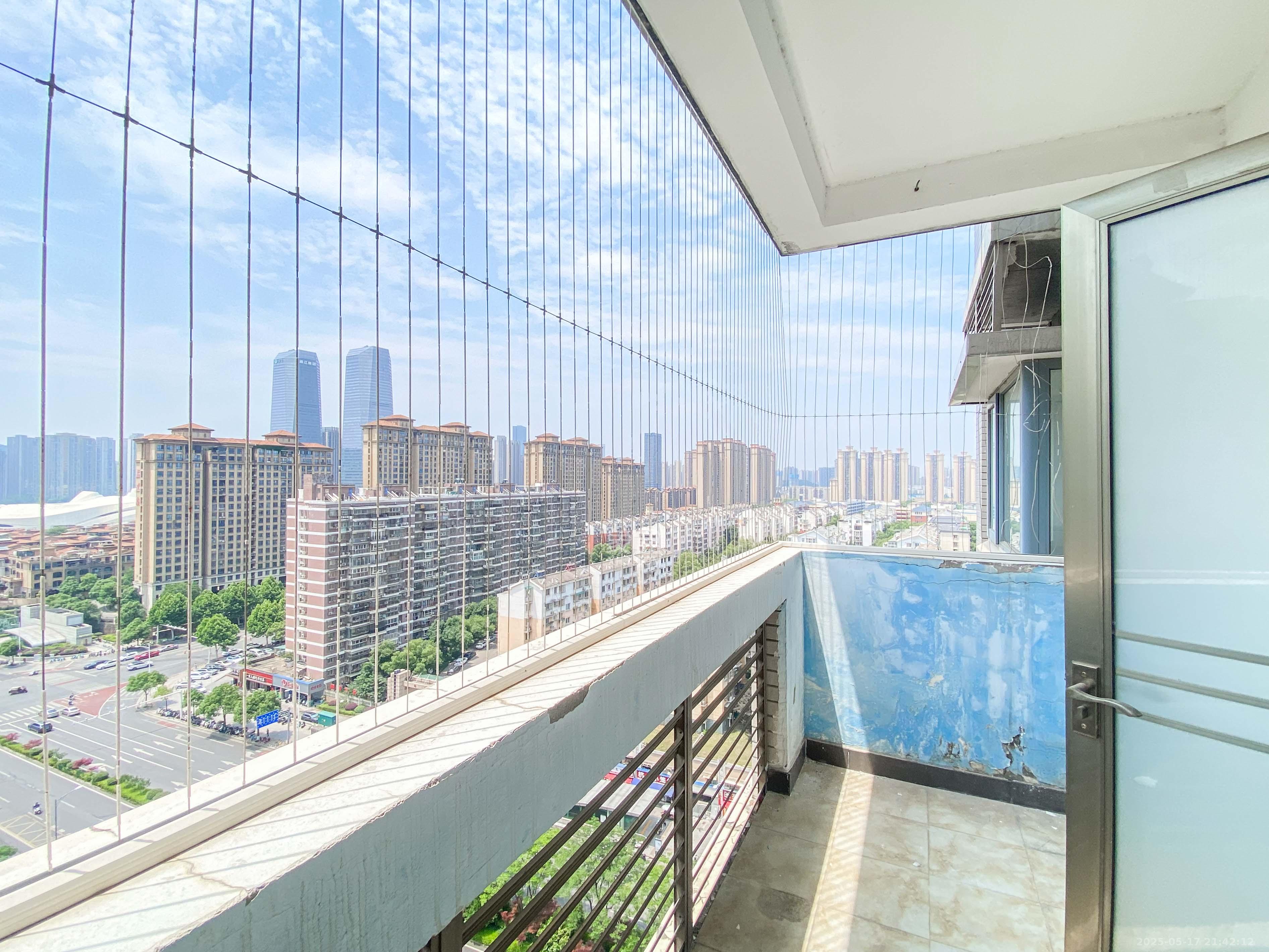 麓阳和景雅苑  4室2厅2卫   130.00万阳台