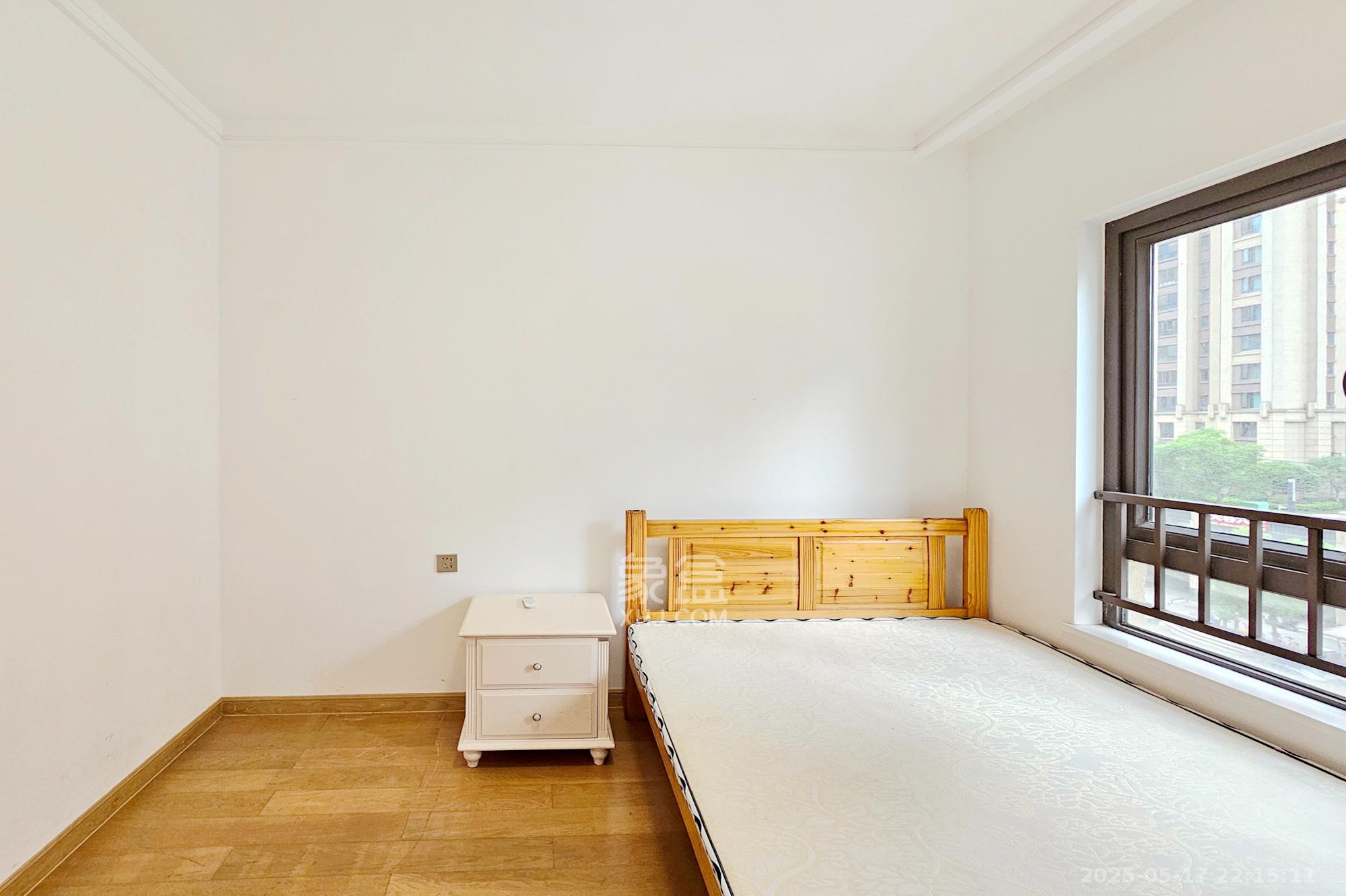 阳光城尚东湾青柠园 3室2厅1卫 76.0万 阳光城尚东湾青柠园 3室2厅1卫 76.0万卧室