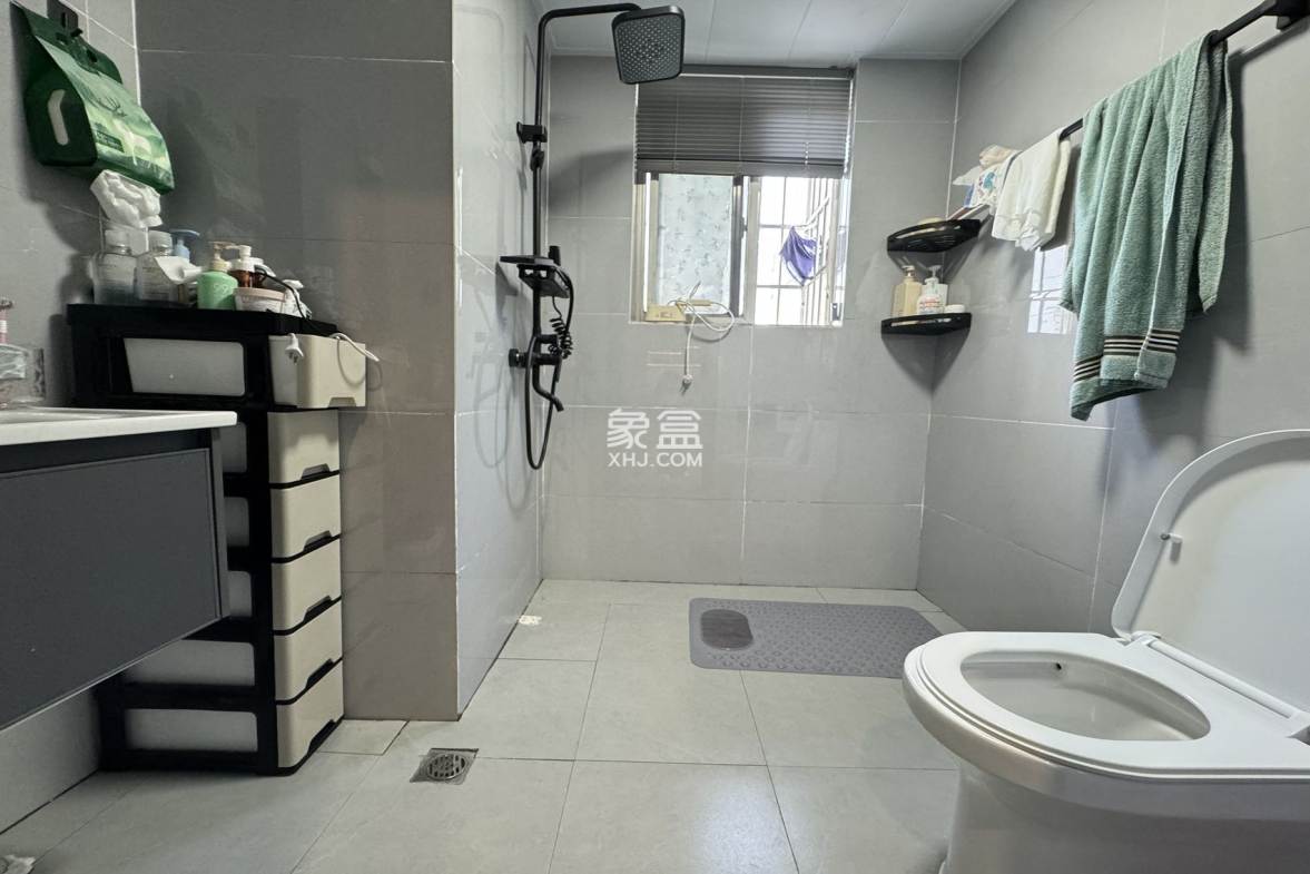 宏力大厦(宏历商业广场) 4室2厅1卫 2700.00元/月 宏力大厦(宏历商业广场) 4室2厅1卫 2700.00元/月室内图