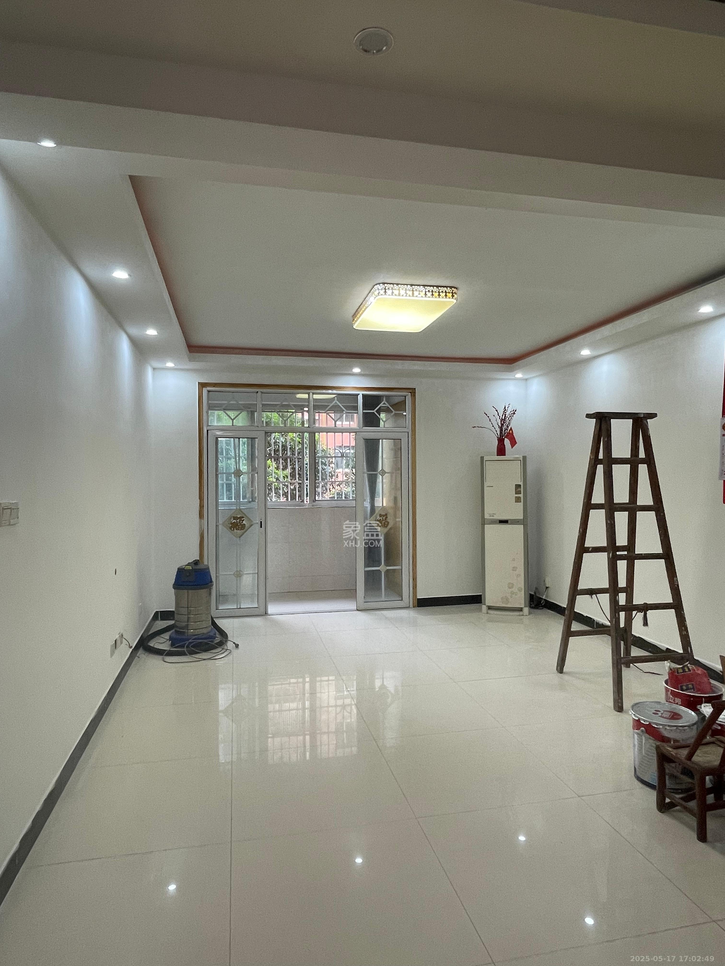 先锋新宇  3室2厅2卫   2400.00元/月室内图