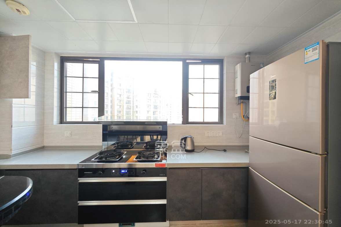 宏聚地中海  2室2厅2卫    63.0万 宏聚地中海  2室2厅2卫    63.0万厨房