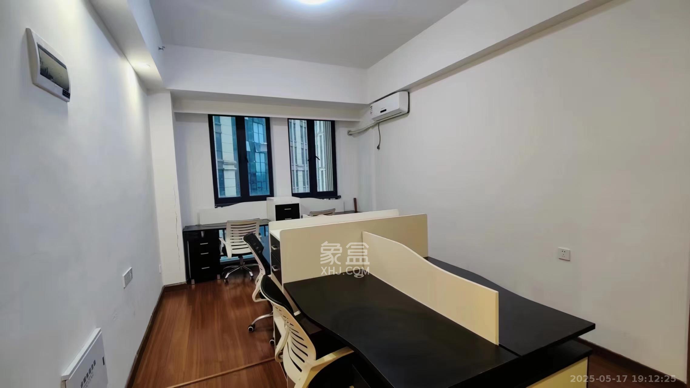 荣泰广场 2室2厅1卫 1800.0元/月 荣泰广场 2室2厅1卫 1800.0元/月室内图