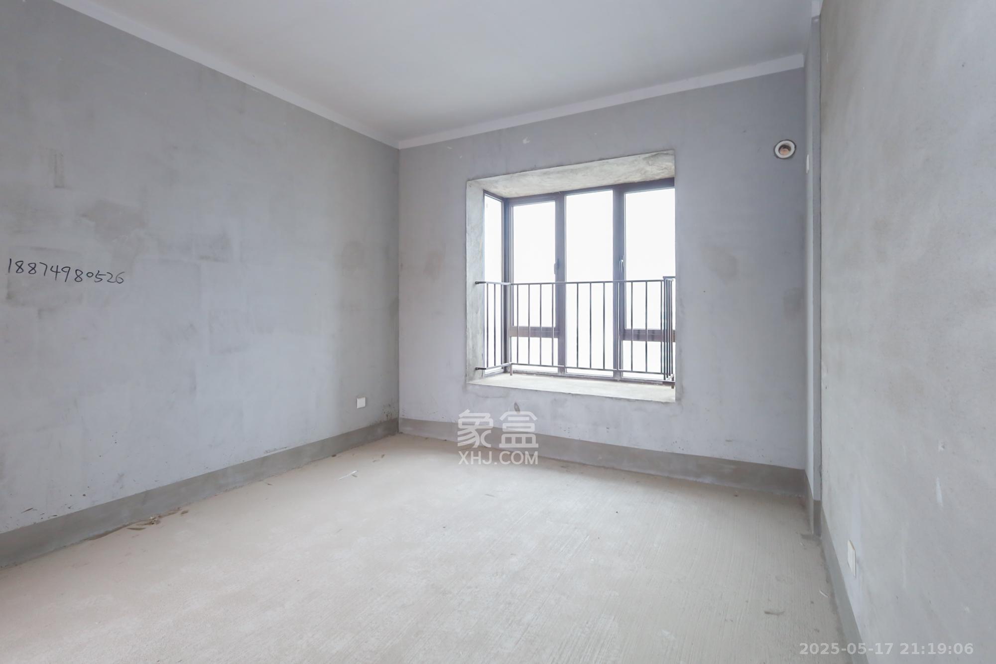 保利西海岸B区  4室2厅2卫    225.0万 保利西海岸B区  4室2厅2卫    225.0万卧室