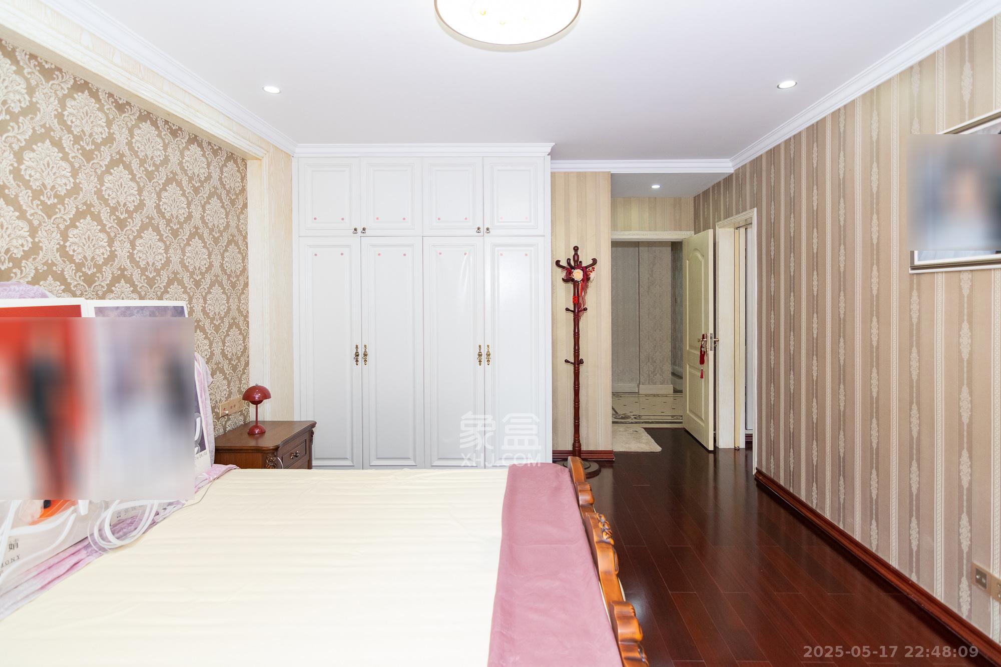 金地三千府(金地湖山樾、金地自在城) 5室2厅3卫 178.0万 金地三千府(金地湖山樾、金地自在城) 5室2厅3卫 178.0万卧室