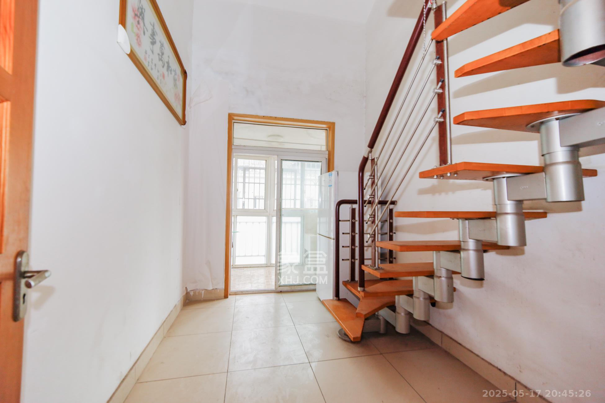 东方名都百草园  3室2厅1卫    38.0万卧室