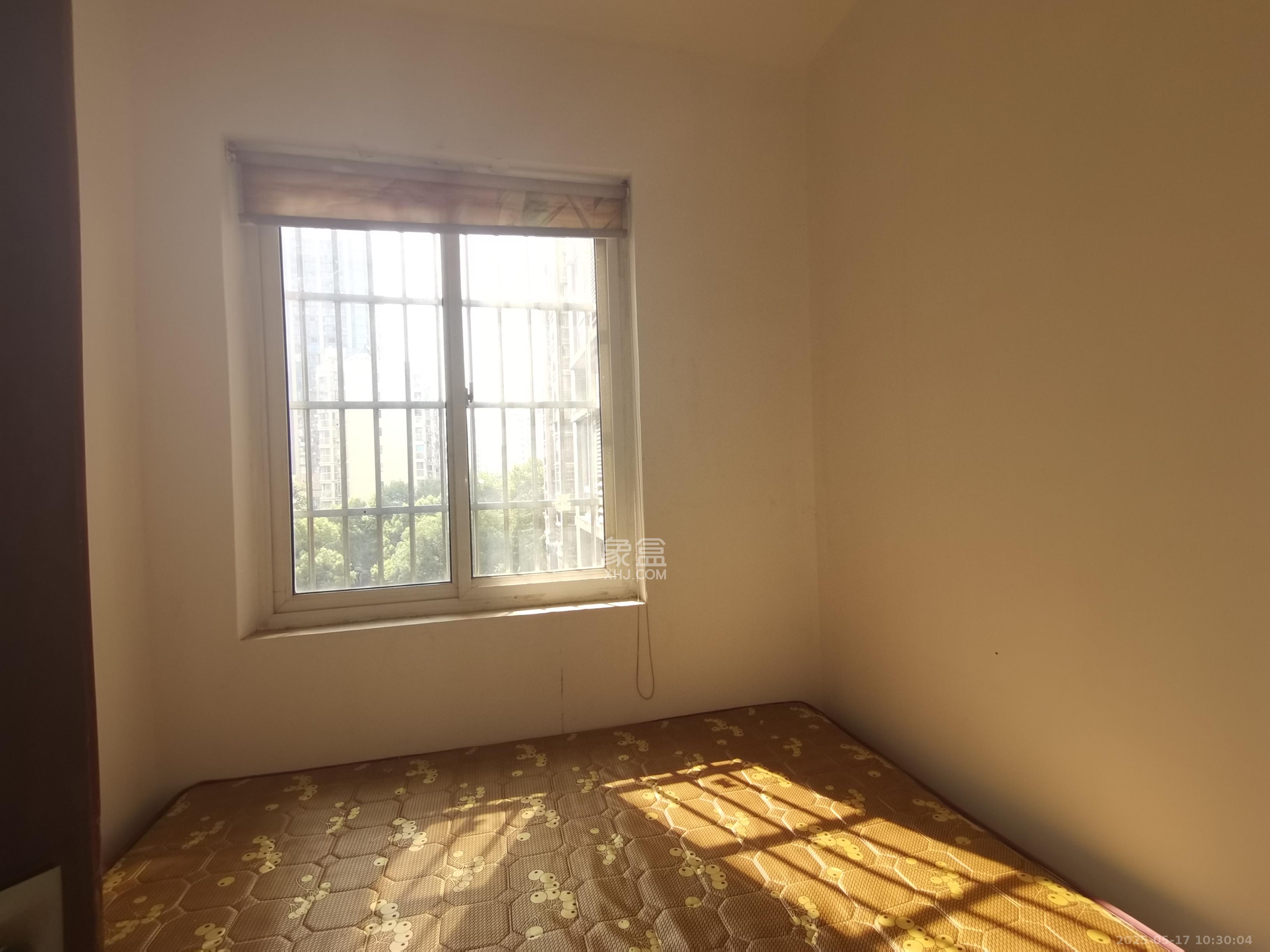 嘉盛华庭(一期、二期、三期) 3室1厅1卫 2380.0元/月 嘉盛华庭(一期、二期、三期) 3室1厅1卫 2380.0元/月室内图