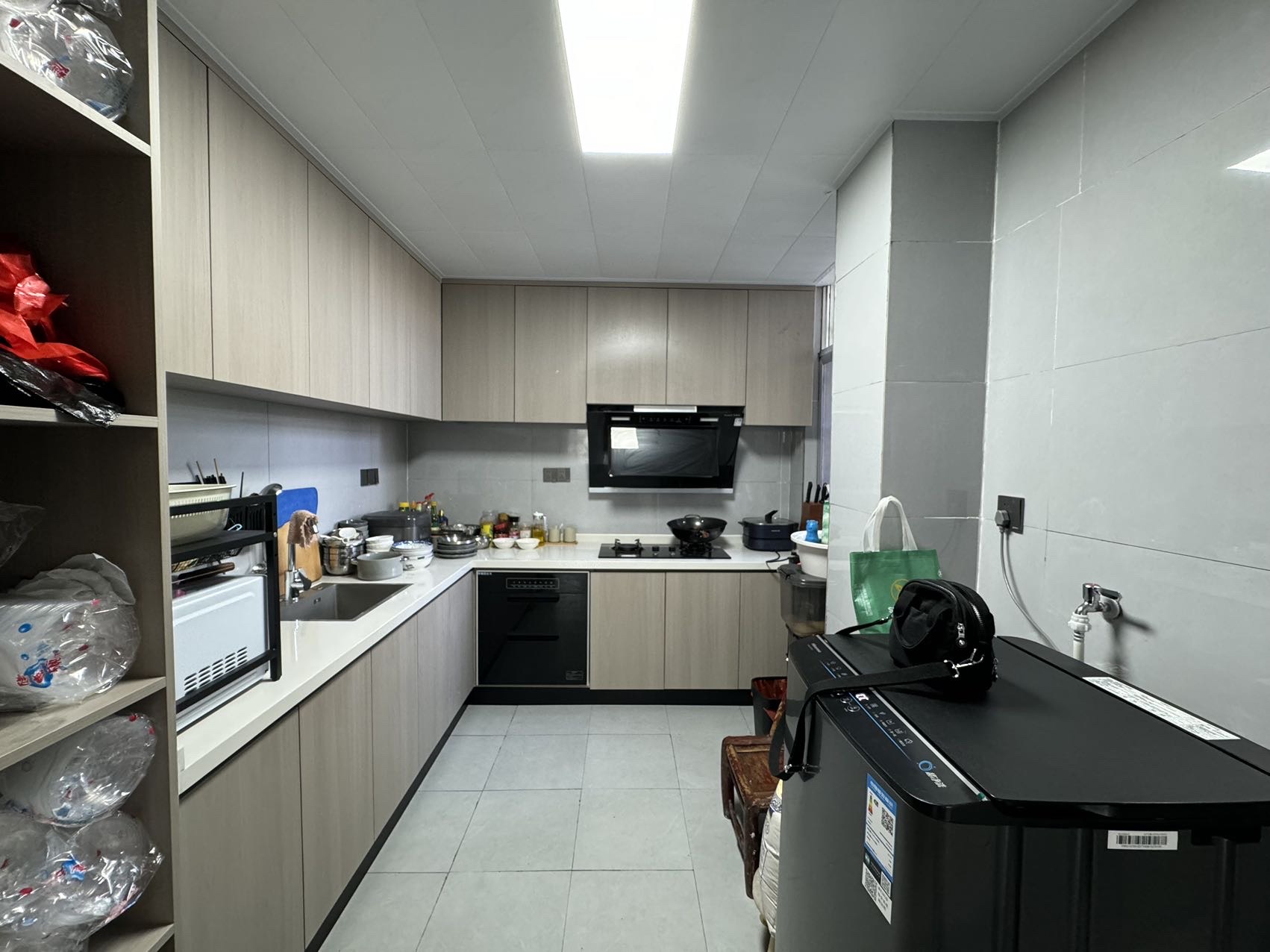 宏力大厦(宏历商业广场) 4室2厅1卫 2700.00元/月 宏力大厦(宏历商业广场) 4室2厅1卫 2700.00元/月室内图