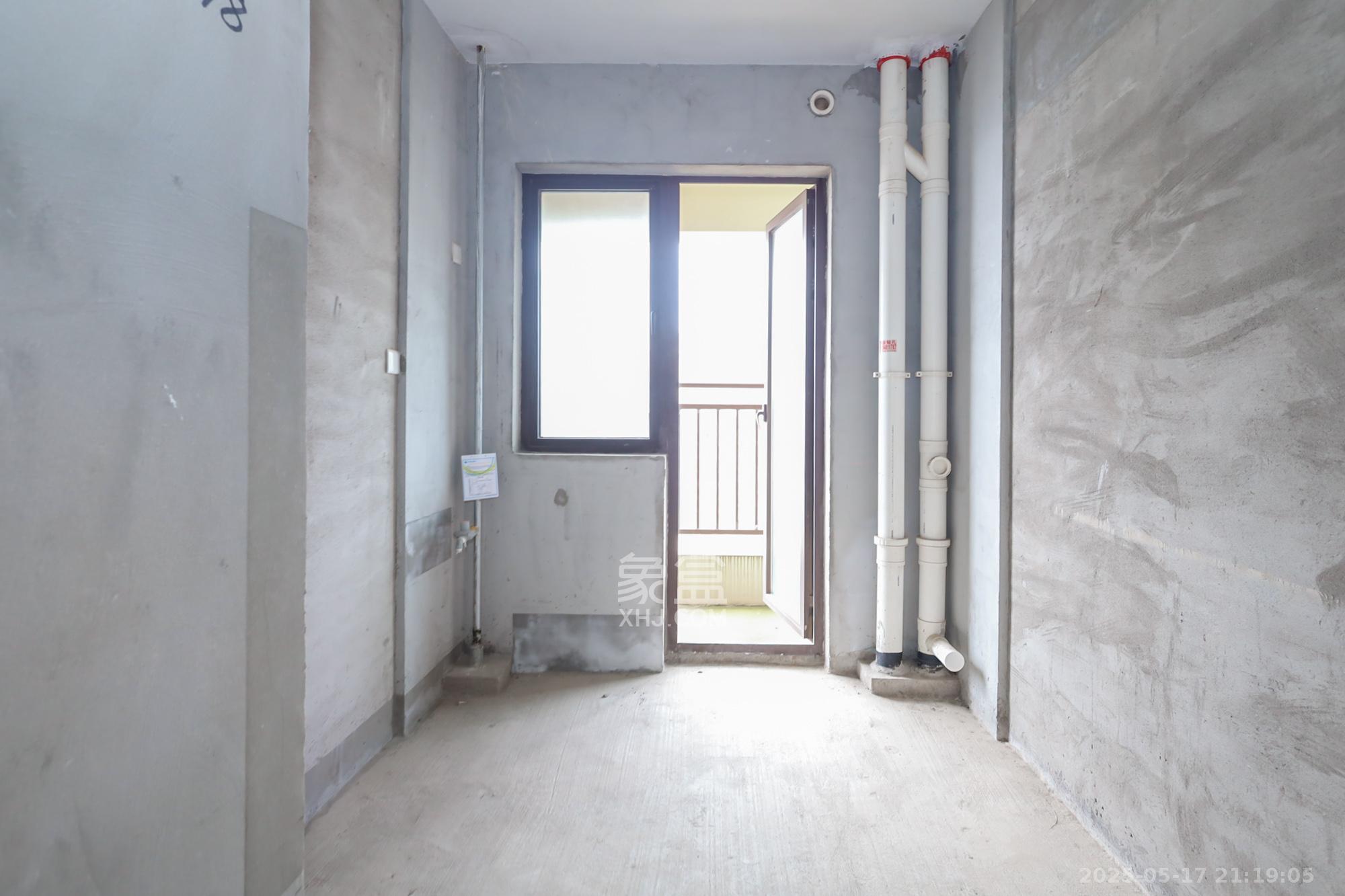 保利西海岸B区  4室2厅2卫    225.0万 保利西海岸B区  4室2厅2卫    225.0万厨房