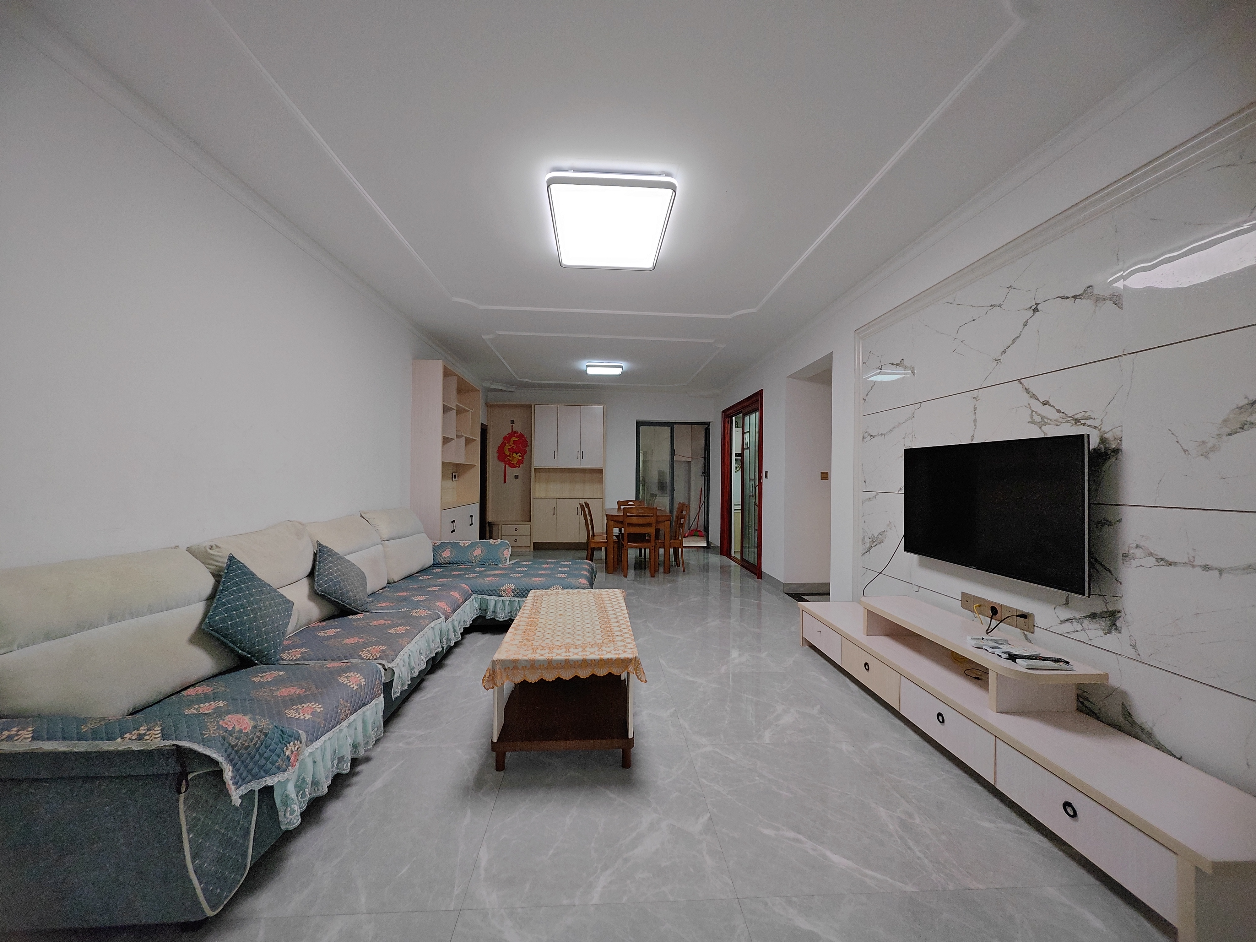 珠江愉景南苑(一、二、三、四期) 3室2厅1卫 2300.0元/月 珠江愉景南苑(一、二、三、四期) 3室2厅1卫 2300.0元/月室内图