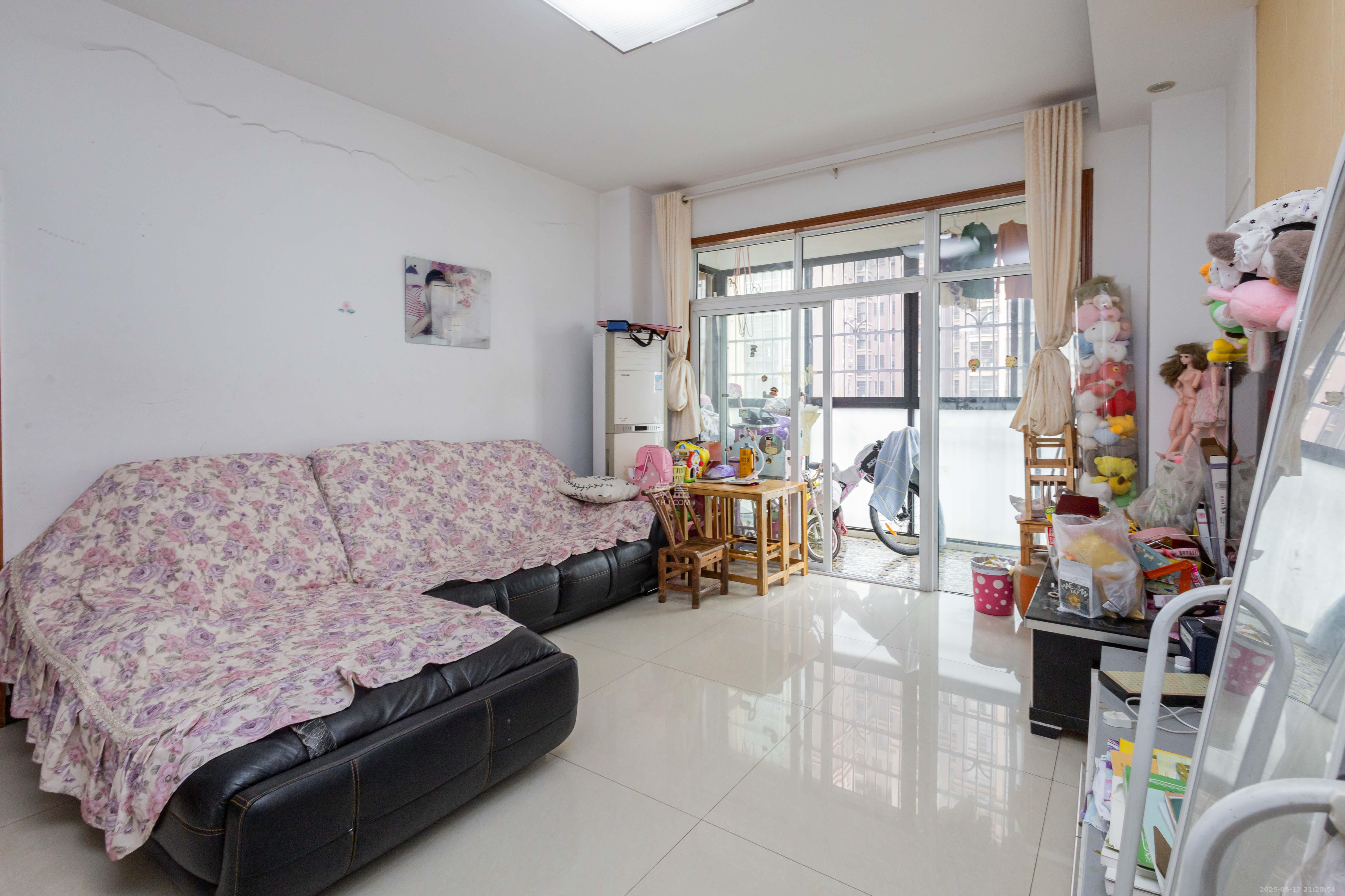 三景国际  3室2厅2卫    62.8万 三景国际  3室2厅2卫    62.8万客厅