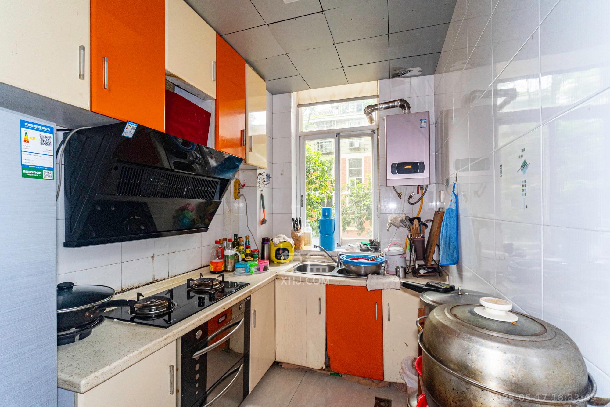 山水人家一二期 3室2厅2卫 66.0万 山水人家一二期 3室2厅2卫 66.0万厨房