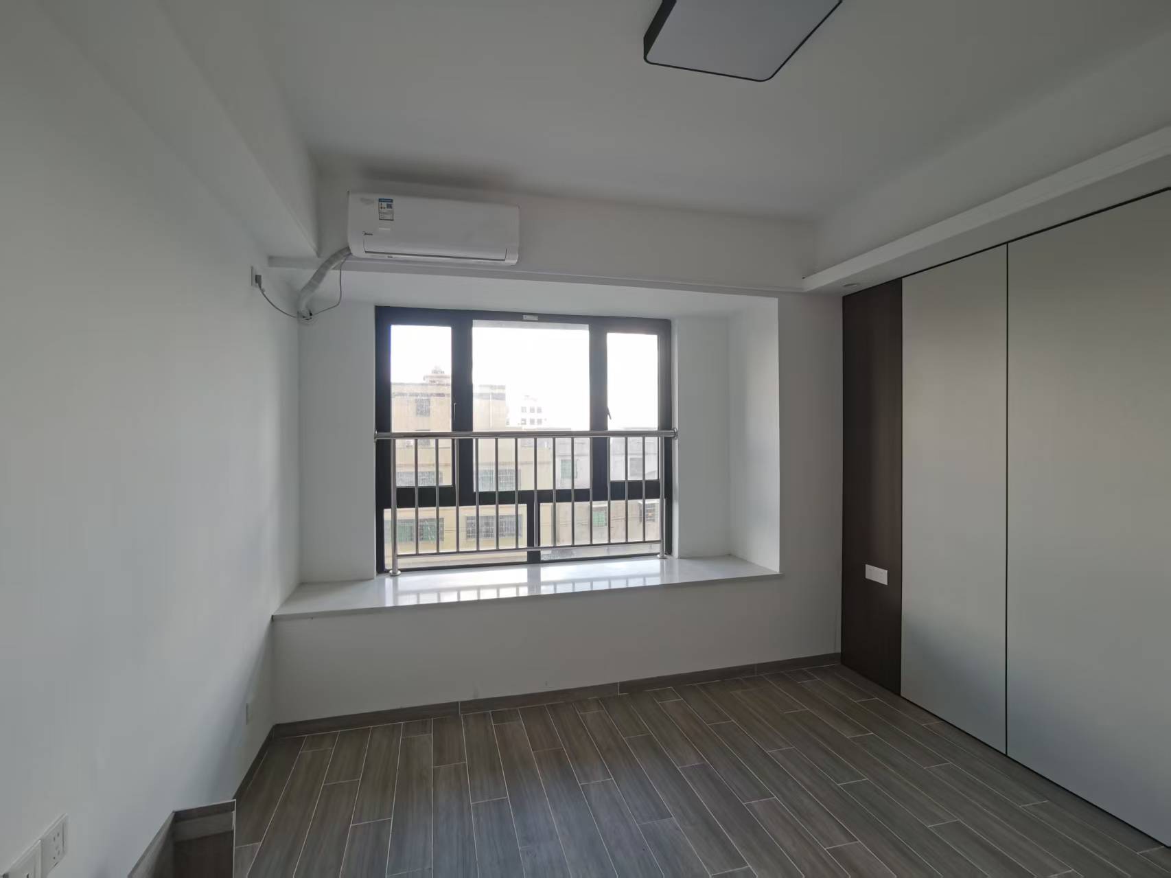 滨江佳苑  3室2厅2卫   2600.00元/月室内图