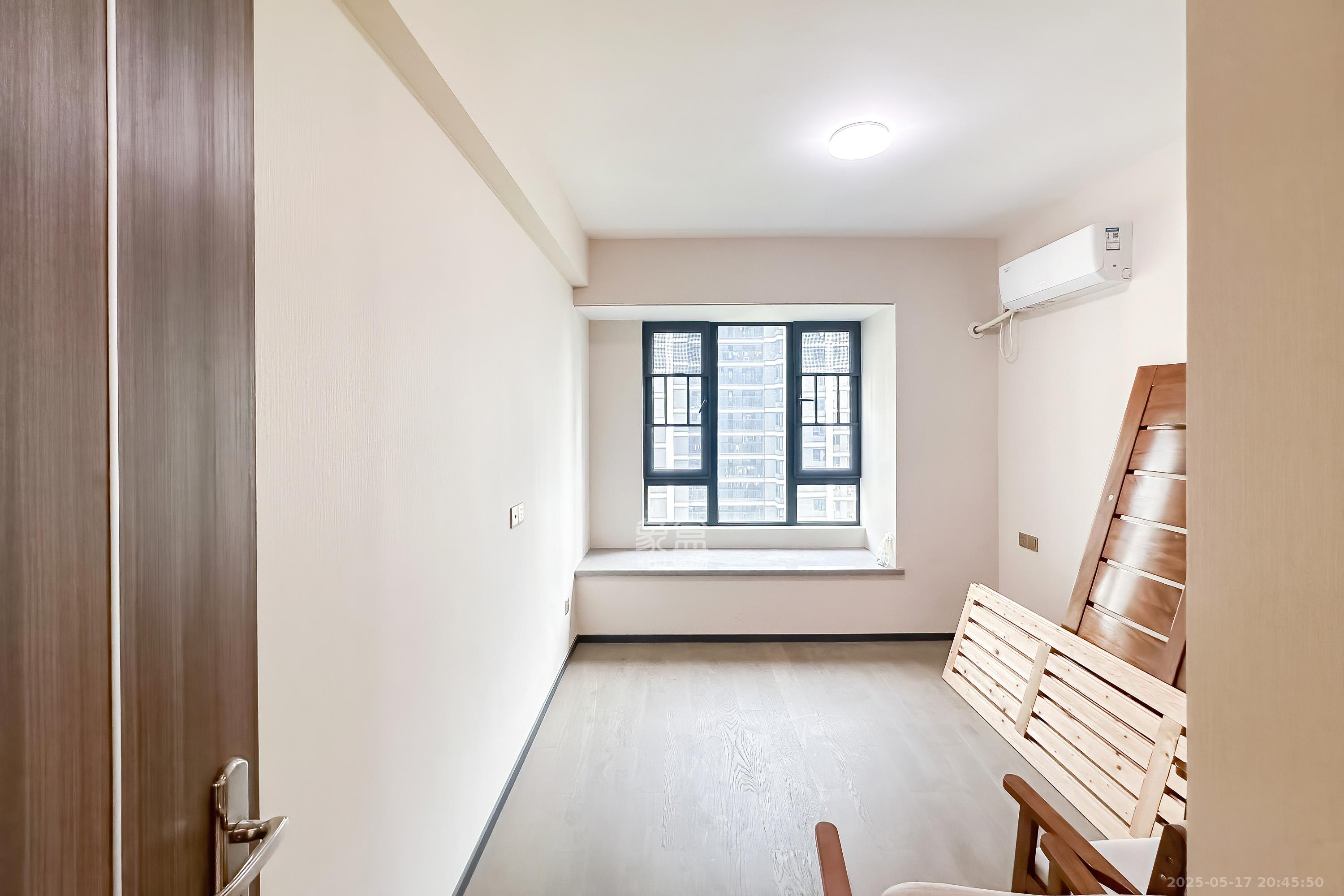 中海阅麓山二期  3室2厅1卫    140.0万 中海阅麓山二期  3室2厅1卫    140.0万卧室